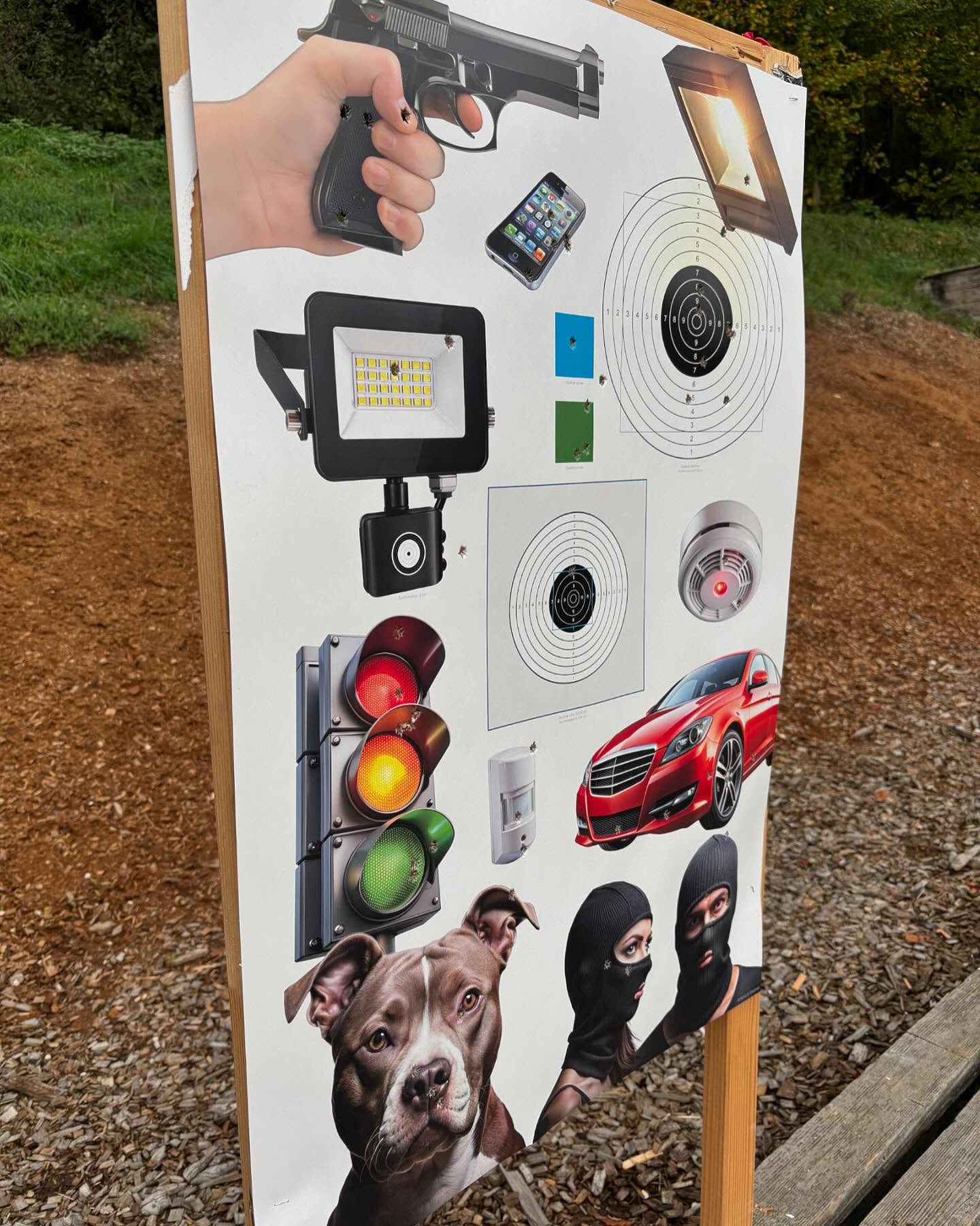Wenn jeder Treffer sitzen muss.
Perfekt für präzises Schiessen: Trainiere mit realistischen Zielscheiben und entwickle anspruchsvolle Schiessprogramme, die konkrete, vorstellbare Szenarien abbilden.
Im Ernstfall kann die Schussfreigabe komplex sein – doch sie ist entscheidend. Deshalb geht es beim Training nicht nur um Technik und Können, sondern auch um Merkfähigkeit, Fokus und mentale Stärke. Trainiere - damit du im entscheidenden Moment alles abrufen kannst. 🙌🏼
Danke an die SiS/Präzis für den Auftrag und euren unermüdlichen Einsatz im Dienst. 🙏🏼
#zielscheiben #schießsport #präzisionsschießen
#schießübung #treffsicherheit #schießscheiben
#schießbedarf #target #targetshop #shooting #schiessstand #schiesstraining #schießen #shootingtraining #combat #schelling #polizei #imfeldvisions #treffsicherheit #präzision #sportschiessen