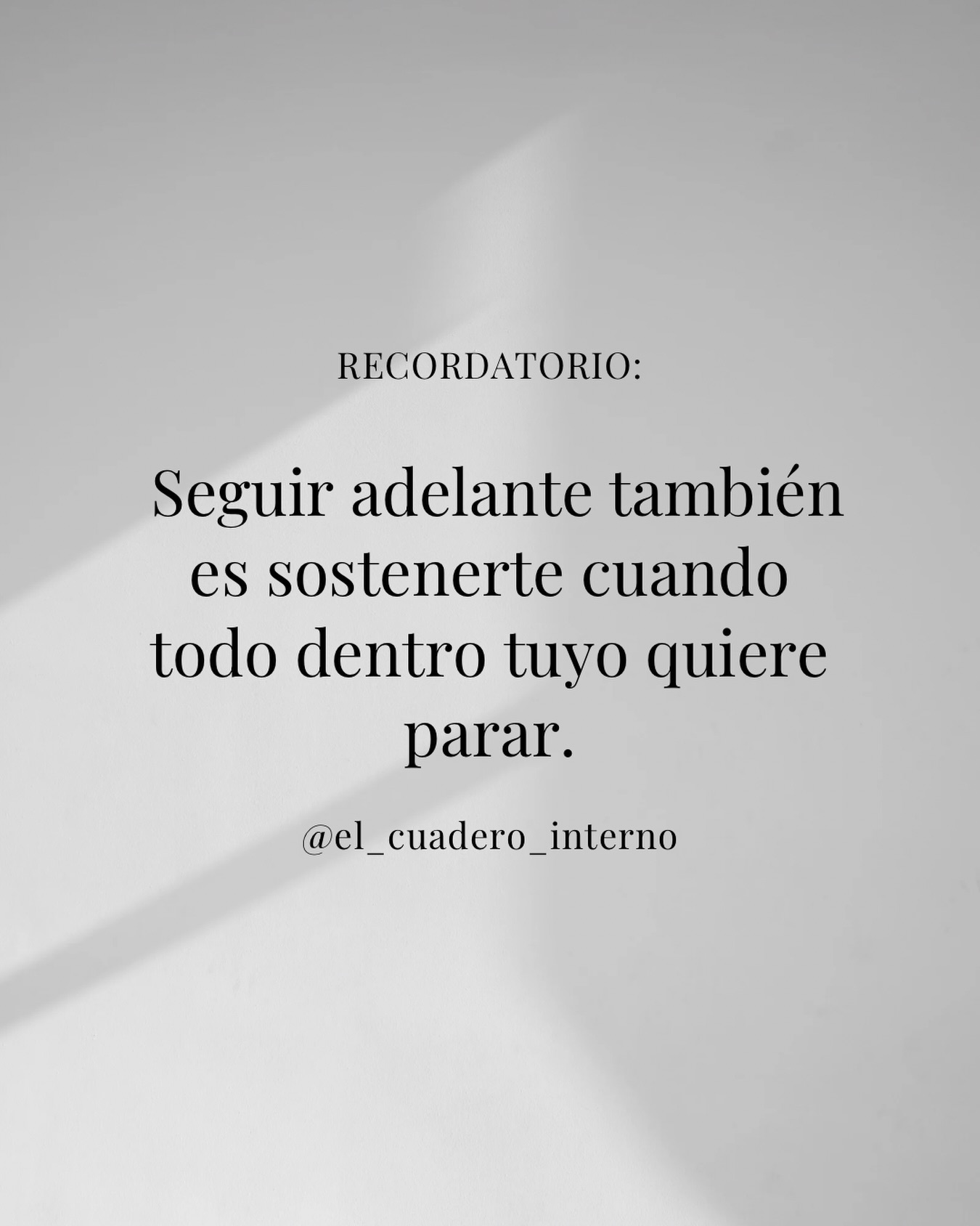 A veces no se trata de ser fuerte todo el tiempo.
Seguir adelante también es eso:
reconstruirte,
aunque sea despacio. 🌱🤍
Si en algún momento deseas poder desahogarte con libertad, te invitamos que visites nuestra página, el link 🔗 esta en nuestra descripción. Creamos una comunidad para acompañarte en tus procesos 🤍
#ElCuadernoInterno #palabrasconluz #acompañamientoemocional #fyp