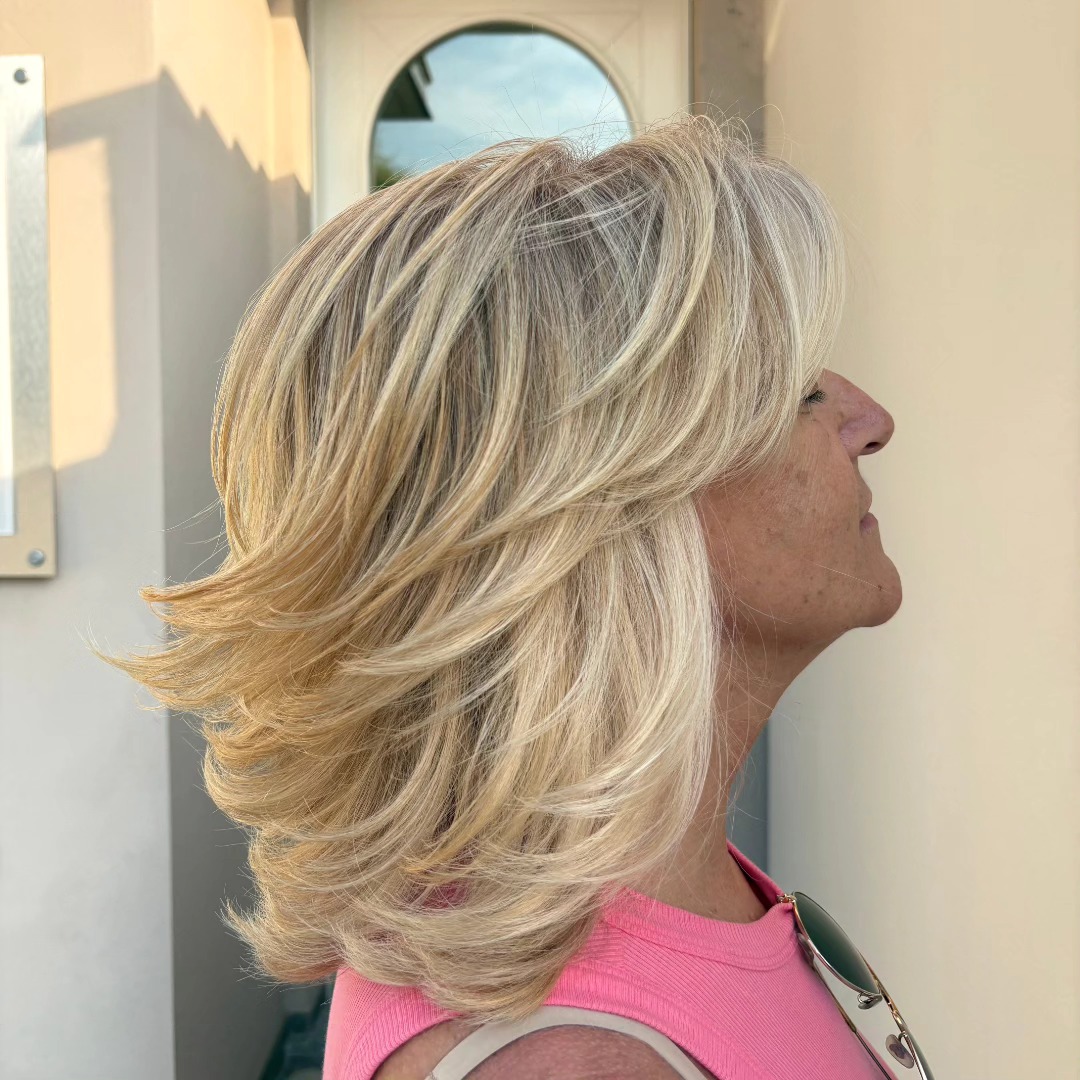 ✨ Schiarire i capelli senza danneggiarli? Ora si può. ✨
Con il nostro esclusivo trattamento di schiaritura protetta, i tuoi capelli vengono illuminati in sicurezza, grazie a:
Decolorazione con protezione interna per uno stelo sano e forte
Colore autoprotettivo senza ammoniaca, delicato ma efficace
Tonalizzazione a pH acido che rimpolpa, sigilla e dona luce
Il risultato? Capelli sani, morbidi e brillanti, anche dopo la schiaritura.
Scopri il colore che cura. Prenota la tua consulenza personalizzata. 💆♀️✨
#SchiaritureProtette #HairCare #CapelliLuminosi #meches #capellisanieforti
#TricovitaParrucchieri #iprimispecialistinelbenesseredeicapellisottiliediradati #parrucchierecastelleone