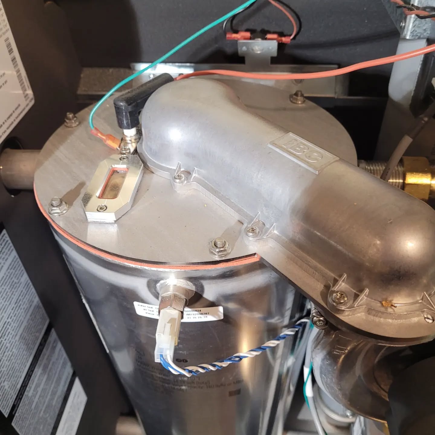 This unit was in need of a clean. A friendly reminder to have your boiler serviced annually. As well as any appliances you have servicing your home. Happy Plumbing everybody!
@ibcboiler_can @wattswater @grundfosusa
#plumber #gas-fitter #Seatosky #Squamish #Whistler #Bowen #Vancouver #trades #heating #service #newconstruction