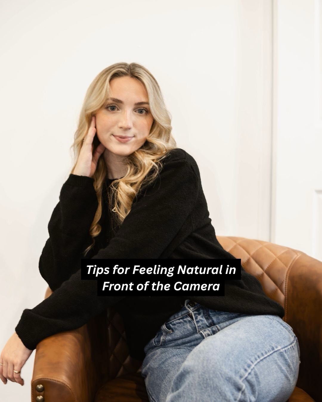 Feeling awkward in front of the camera is completely normal but it doesn’t have to show in your photos. I always try to make comfort my priority when taking photos of people because I know how nerve-wracking being in front of the camera can feel. I want you to feel like yourself even if that means moving naturally, laughing at little moments, or just taking a deep breath and relaxing.
When you feel comfortable, your personality comes through, and those are the photos that truly tell your story.