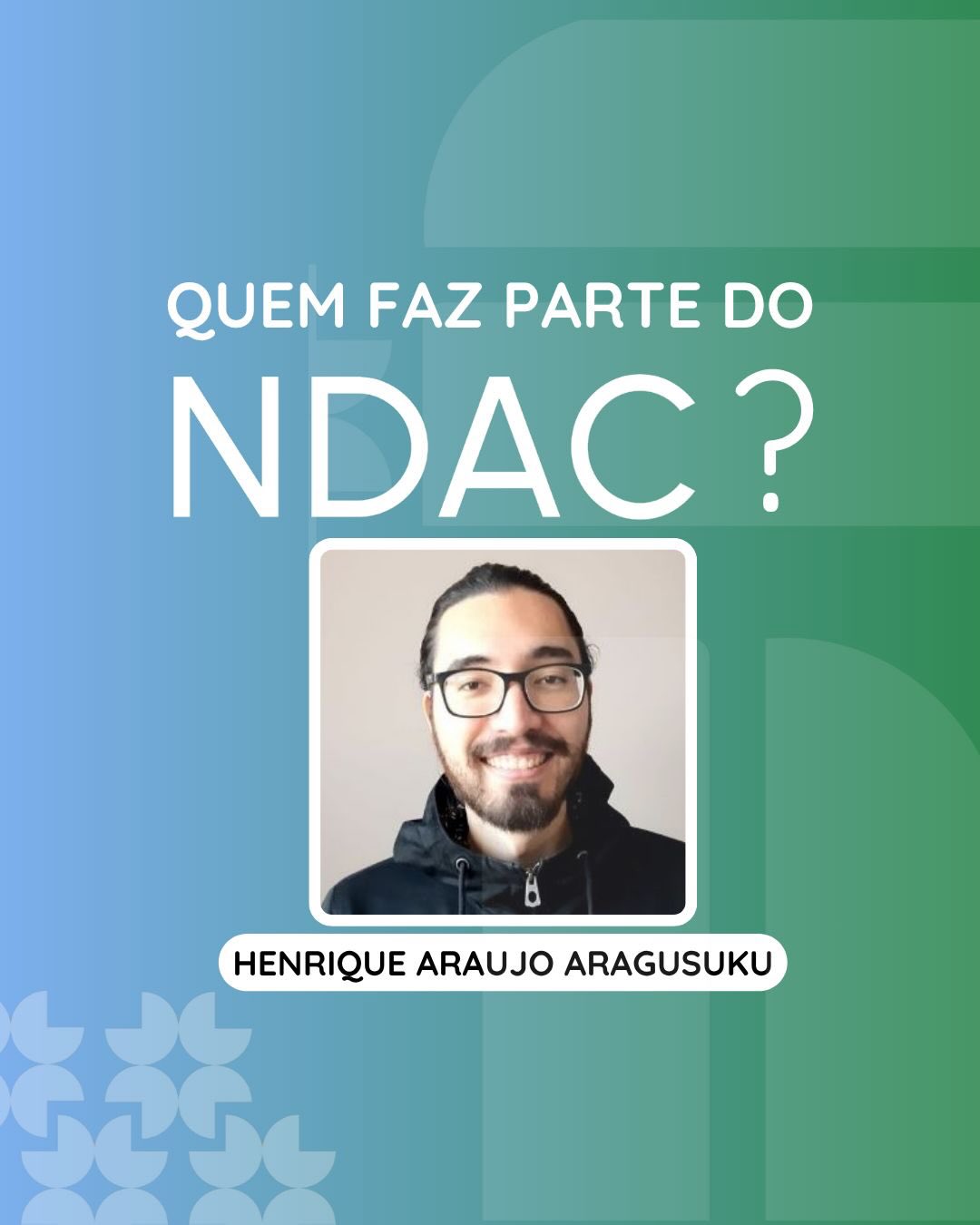 🌟 Conheça os pesquisadores do NDAC 🌟
Hoje é dia de apresentar o Henrique Araujo Aragusuku, integrante do Núcleo de Democracia e Ação Coletiva (NDAC). Doutor e mestre em Psicologia Social, Henrique é atualmente pesquisador de pós-doutorado no Centro de Estudos da Metrópole (CEM-USP).
👉 Acompanhe nossos posts e visite nosso site para saber mais sobre os pesquisadores do NDAC