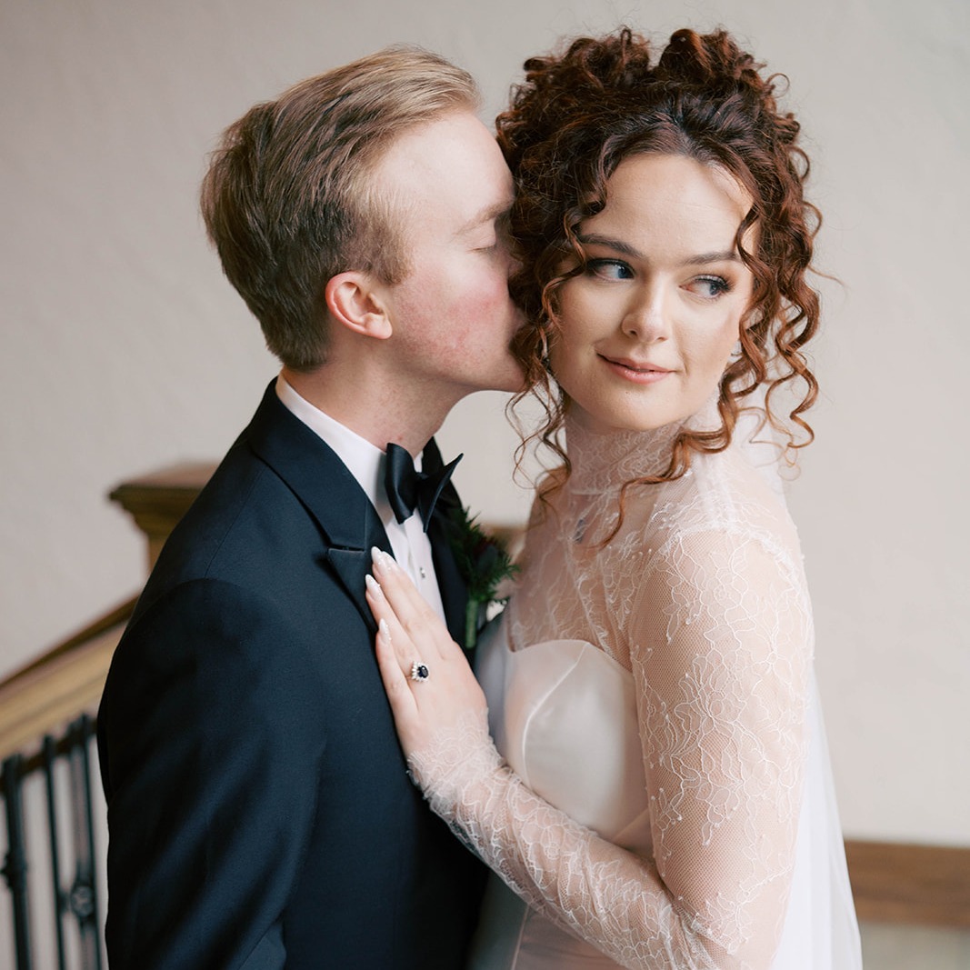❤️ The Garner’s
@aray_ofevents Team: Shauna, Meghan, Olivia, Brayden
Venue: @silveroakschateau
Catering: @callierscatering
Photographer: @theslonesphoto
Florist: @walterknollflorist
Band: @DiamondEmpireBand
Hair/MUA: @blissbeautybarstl
