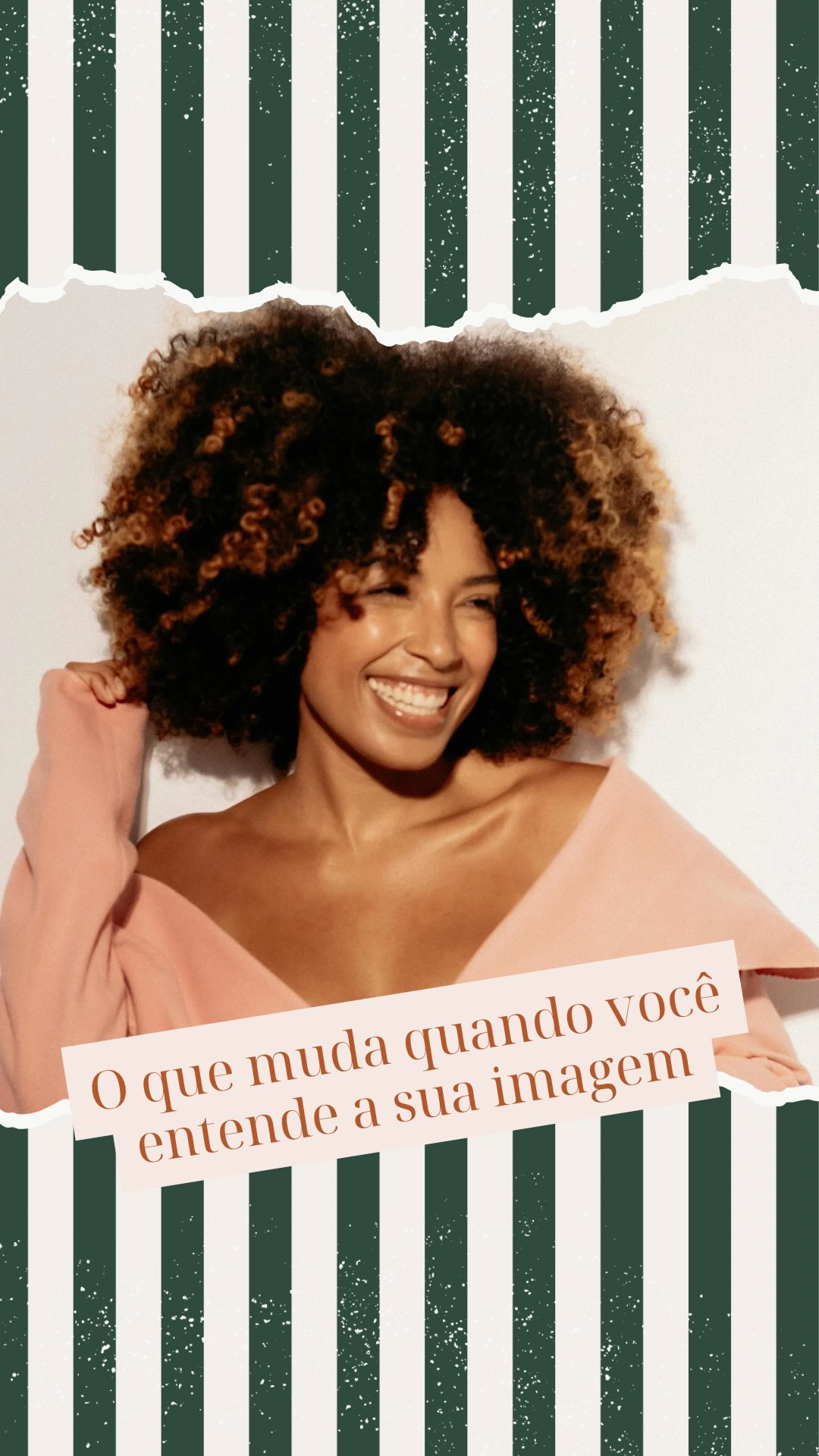 Quando você entende sua imagem, o vestir deixa de ser uma tentativa constante de acertar.
Você começa a ter clareza sobre o que funciona, o que te representa e sobre como sua imagem pode trabalhar a seu favor.
E quando a clareza aparece, o estilo deixa de ser confuso e passa a ser natural.
É exatamente isso que eu quero te ajudar a construir no próximo desafio.
✨ No dia 30/03 começa o Desafio Destrave Seu Estilo.
Durante 10 dias, eu vou te guiar por exercícios inspirados em uma consultoria de imagem real para que você aprenda a olhar para o seu estilo com mais consciência, intenção e segurança.
Ah, e você ainda pode concorrer a uma análise de estilo comigo! Tá esperando o que? O link para entrar no grupo está na bio.