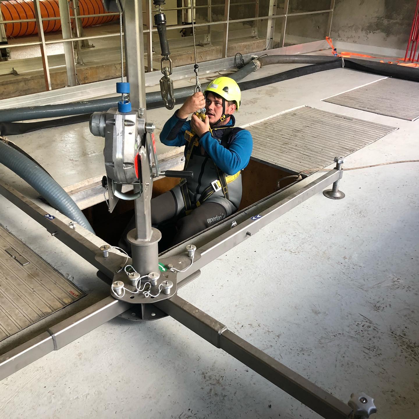 Nouvelle intervention de Palm environnement dans une step aux Aravis, Haute Savoie, vidange des Biofiltres en vue de leurs rénovations
#catec #espaceconfiné #biologique #radier