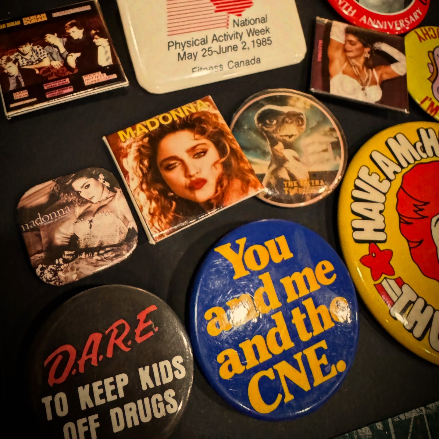 â¤ď¸ ⨠I opened an old box⌠and instantly got transported back to the 80s.
Buttons. SO many buttons. Bright, bold, totally chaoticâand somehow perfect. Back then, they werenât just accessories⌠they were personality. You wore what you loved, what you believed, what made you laughâright on your jacket.
Looking at them now, Iâm reminded how fearless design used to be. No rules. No overthinking. Just pure expression.
As a designer, itâs easy to get caught up in making everything âperfect.â But those little buttons prove something importantâsometimes the most impactful design is the one that actually feels something.
Might be time to bring a little more 80s back into the work â¨
#80sDesign #RetroInspiration
#GraphicDesignLife #madonna #likeavirgin #CreativeInspiration #VintageVibes #DesignNostalgia #80sStyle #BoldDesign #TypographyLovers #CreativeProcess #DesignStory #BrandPersonality #CBirdCreative #DesignerLife #VisualInspiration