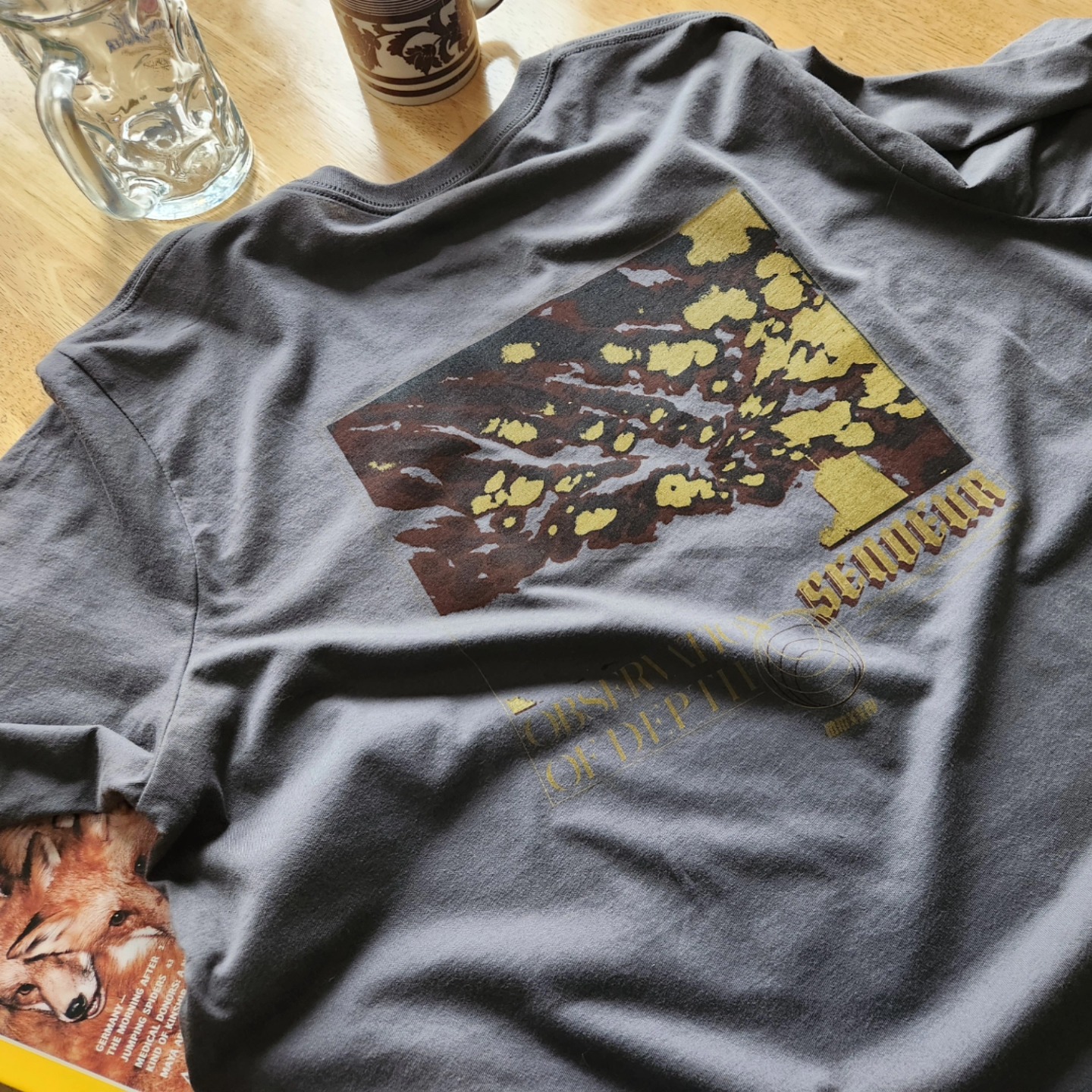 Deeper in we go.
Into the depths with the everbreezy Observation of Turbulence sustainably-sourced screenprinted tee.
:: Depth above all ::