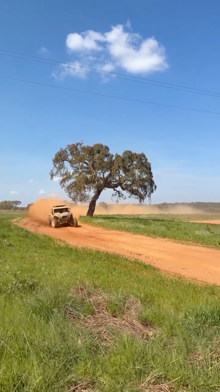 Nothing beats a good day of coaching and training ⚡️
Spent the day at @xrace.pt_oficial testing a new client’s machine and pushing limits. Solid progress, great feedback, and valuable time learning more about the Polaris RZR Pro R with top guidance from @guerreiro85