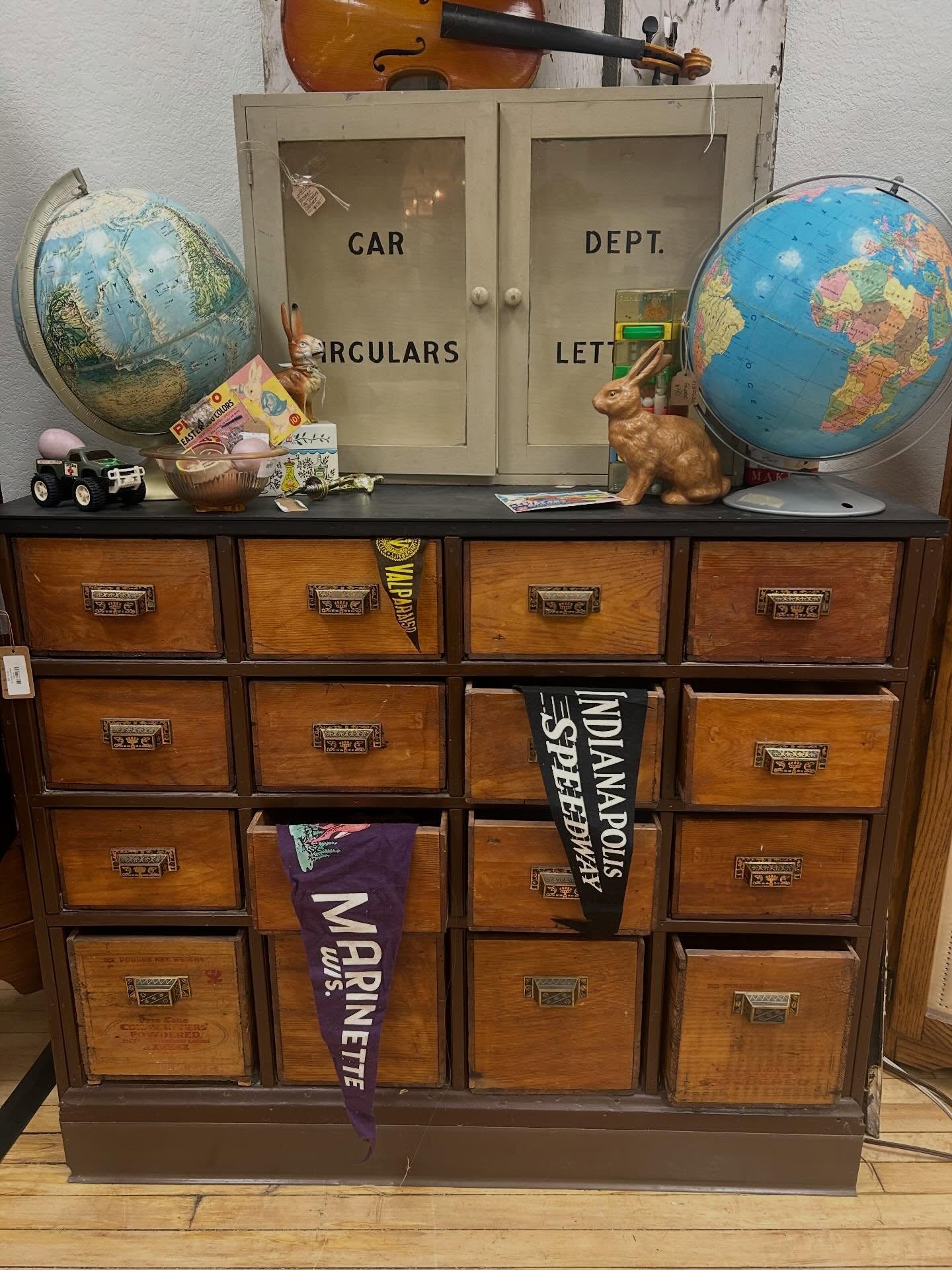 Awesome find! What would you repurpose it for in your home? I’m thinking storage for out-of-season clothes, extra linens, or office supplies. The possibilities are endless! Head on into Hoopla and check it out! Open today through Saturday!