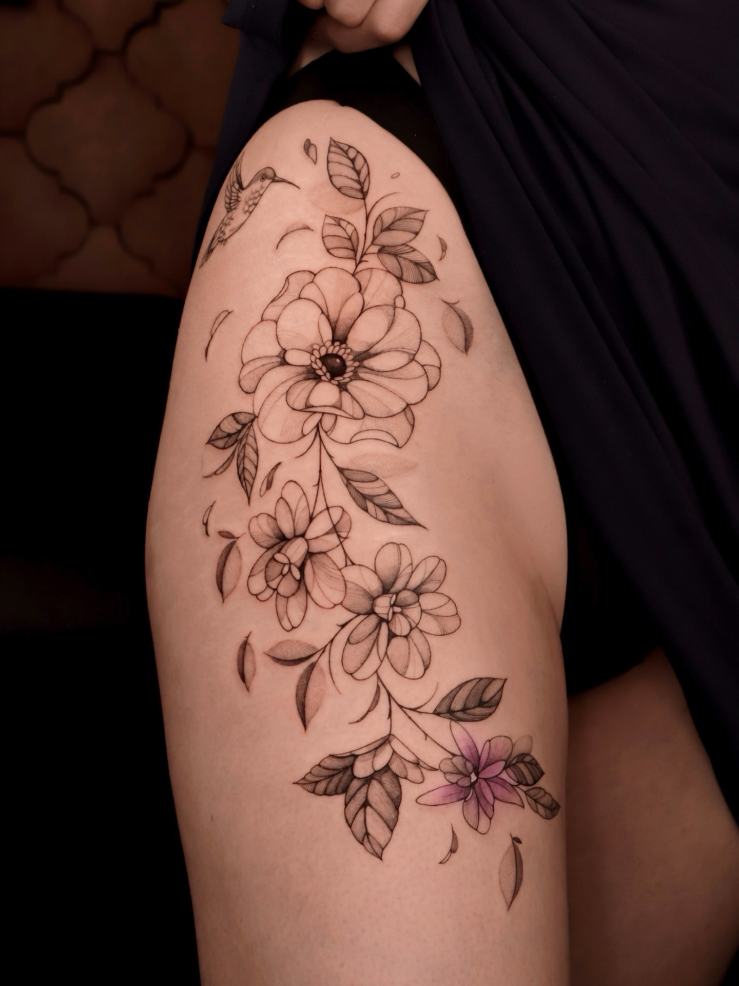 Montón de arreglitos florales 🤍
Por siempre de los tattoos que más me gusta hacer ✨
Hecho con @dynamiccolor, @masttattoo.official
Te gustaría realizarte uno?
Mándame un mensajito por WA 📲
#tattoofineline #finelinetattooartist #mexicotattooartist #tatuadoramexicana #tatuajebotanico tatuaje floral