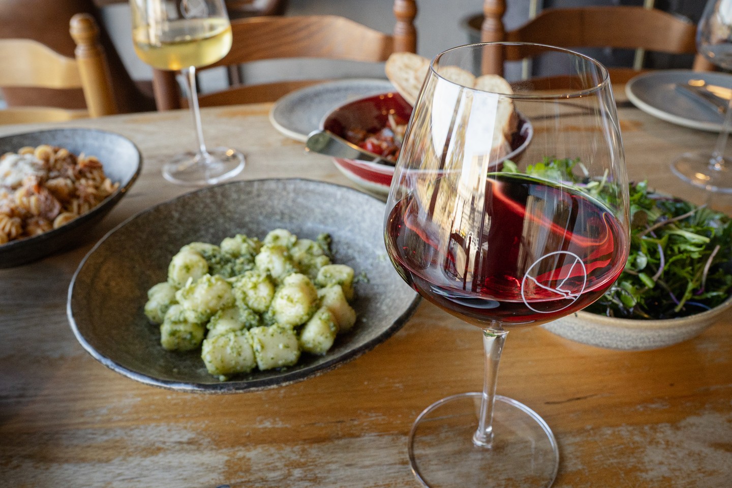 The cellar door at Mount Towrong Vineyard is now open for wine tastings, lunch and dinner in the Macedon Ranges.
Wine tastings are available without a booking — join us from 12pm Fridays, and from 10am Saturdays and Sundays. Lunch is served 12pm–3:30pm Friday to Sunday. Dinner runs Friday and Saturday evenings from 5pm–8pm. Bookings are recommended for lunch and dinner, as seating is limited.
Handmade pasta by @gnocchibyrigo and Mediterranean-inspired wines, set amongst the vines with views across the region.
#mounttowrongvineyard #macedonrangeswine #macedonrangesfood
#cellardoormacedonranges