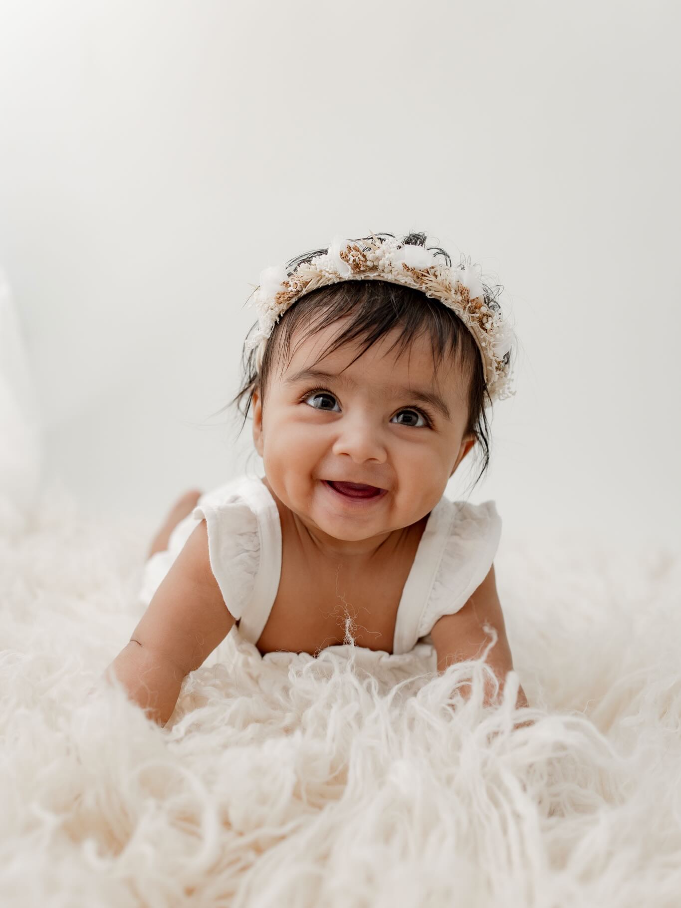 6 Month Milestone Session ✨
These sessions are seriously underrated! At 6 months, babies are all smiles, full of personality, and (best part 😂) not quite on the move yet—so they’re happy in every adorable setup.
If you had a newborn session with me, let’s get your baby booked for this milestone!
Link in bio to inquire ✨