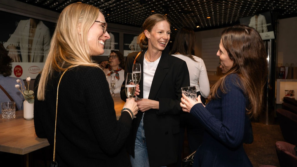 From last week’s evening - thank you to everyone who showed up and shared your energy with us ✨
Big love to our members, guests and speakers, to everyone who contributed behind the scenes, and to our DJ for setting the vibe all night
Still smiling about this one 💫