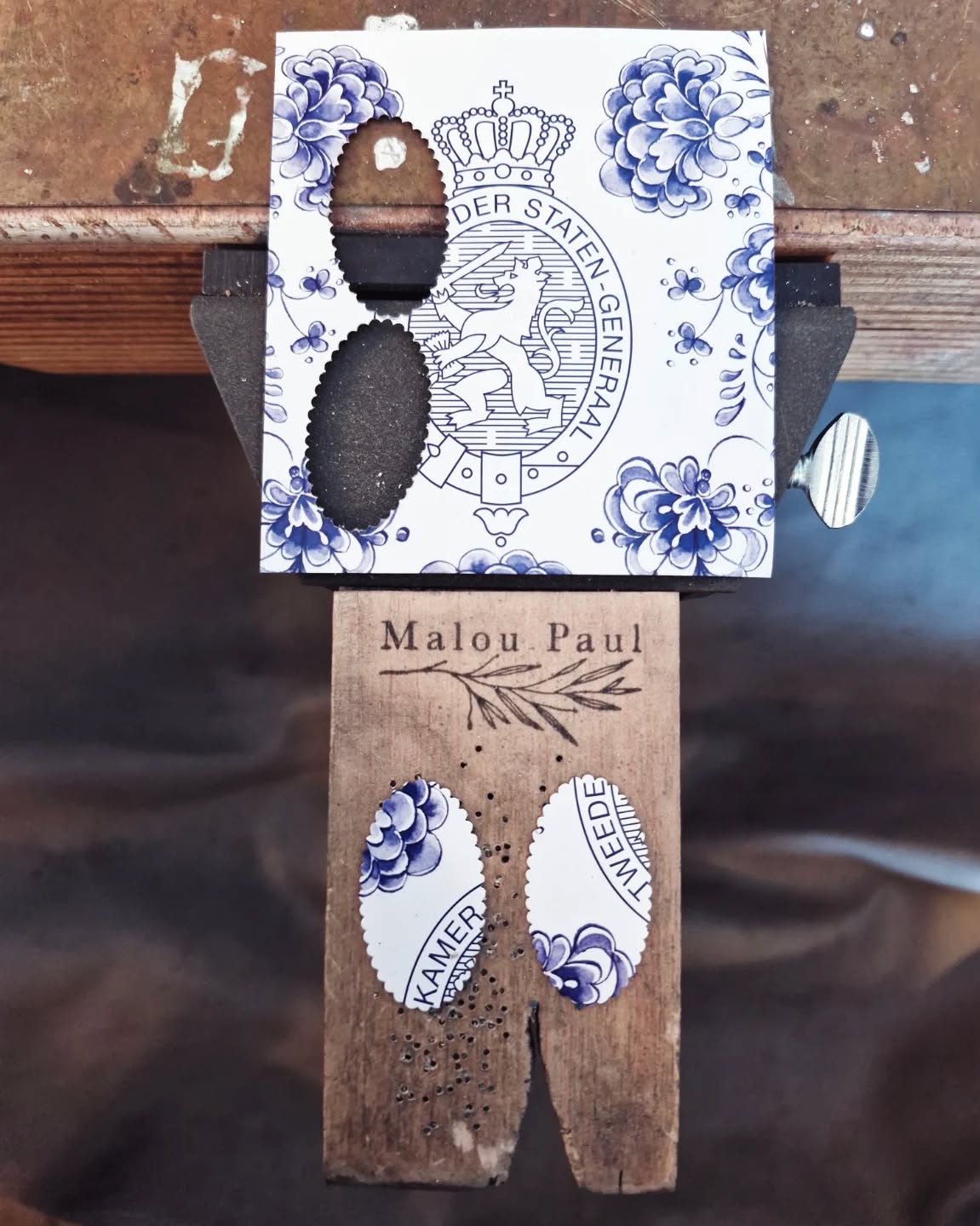 Dit blik ligt al een poosje op me te wachten! Kent er iemand nog een minister, staatssecretaris of Tweede Kamerlid die op zoek is naar nieuwe oorbellen?
#tweedekamer #oorbellen #tweedekamerderstatengeneraal #Nederland #earrings