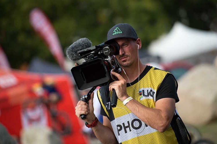 Currently filming my brother @belaeykenny for a documentary about his carreer.
Next step is 1 month of editing ⌨️ 💻 😅
@belaeyfilmproductions
@kinefinity_europe
@gafpagear
📸 by @leozhukovphoto