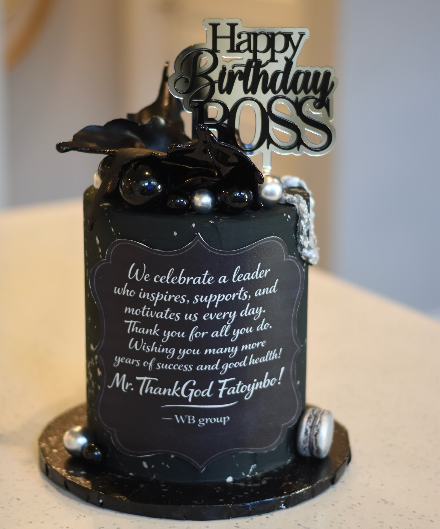 Black. Bold. Bossed up…. for a leader worth celebrating 📸✔️🎉
#ediblesbykisses #friscobakery #dfwcakes #dfwbakery #dallascakes