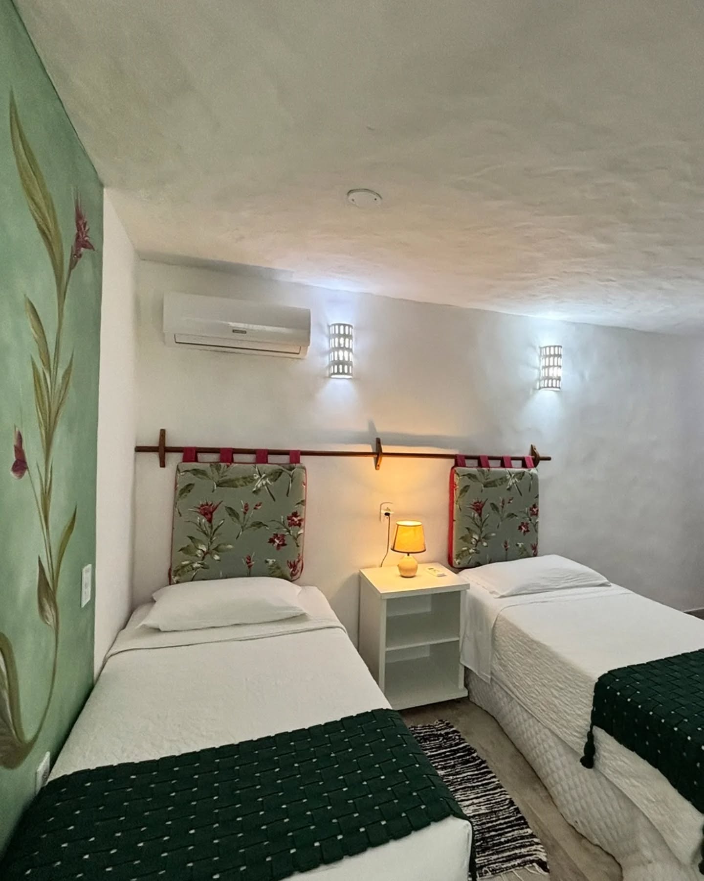 Viajar acompanhado é partilhar memórias!
O nosso Bangalô Quádruplo oferece ar-condicionado split, frigobar, TV LCD e uma varanda relaxante com vista para o jardim.
Pousada Rigatoni e Beach Club
Reserva: (73) 9 9800-1818
www.rigatonibrasil.com.br
.
.
#clubdepraia #rigatoni #beachclub #destinosbrasileiros #viagem