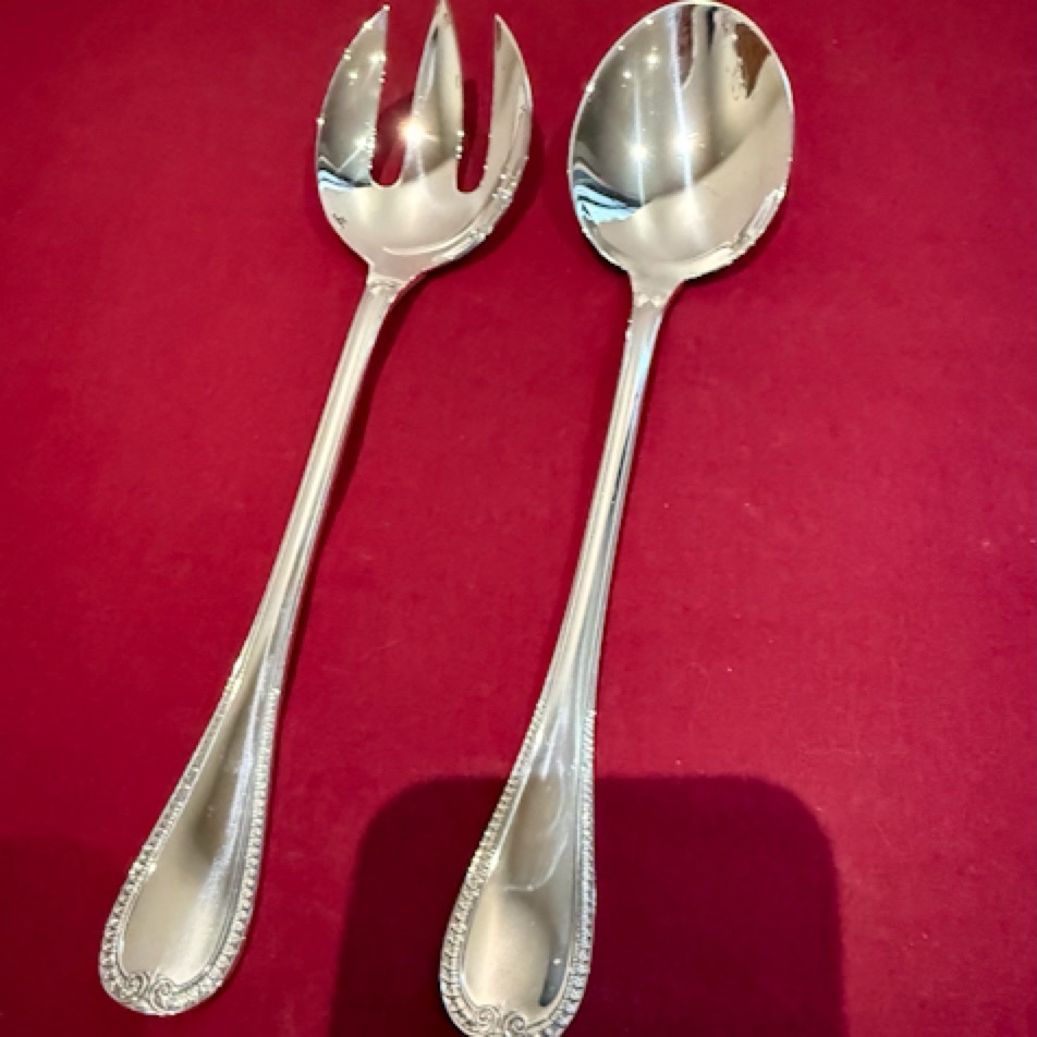 ❌vendu❌Christofle couverts à salade du modèle Malmaison en métal argenté .
Longueur : 24,5 cm
En parfait état , poinçon et marque Christofle.
Le modèle Malmaison est toujours très recherché de part son raffinement et son élégance .
🛒 prix 180€ disponible dans la boutique en ligne .
#christofle #malmaison #couverts #argenterie #artdelatable🍽