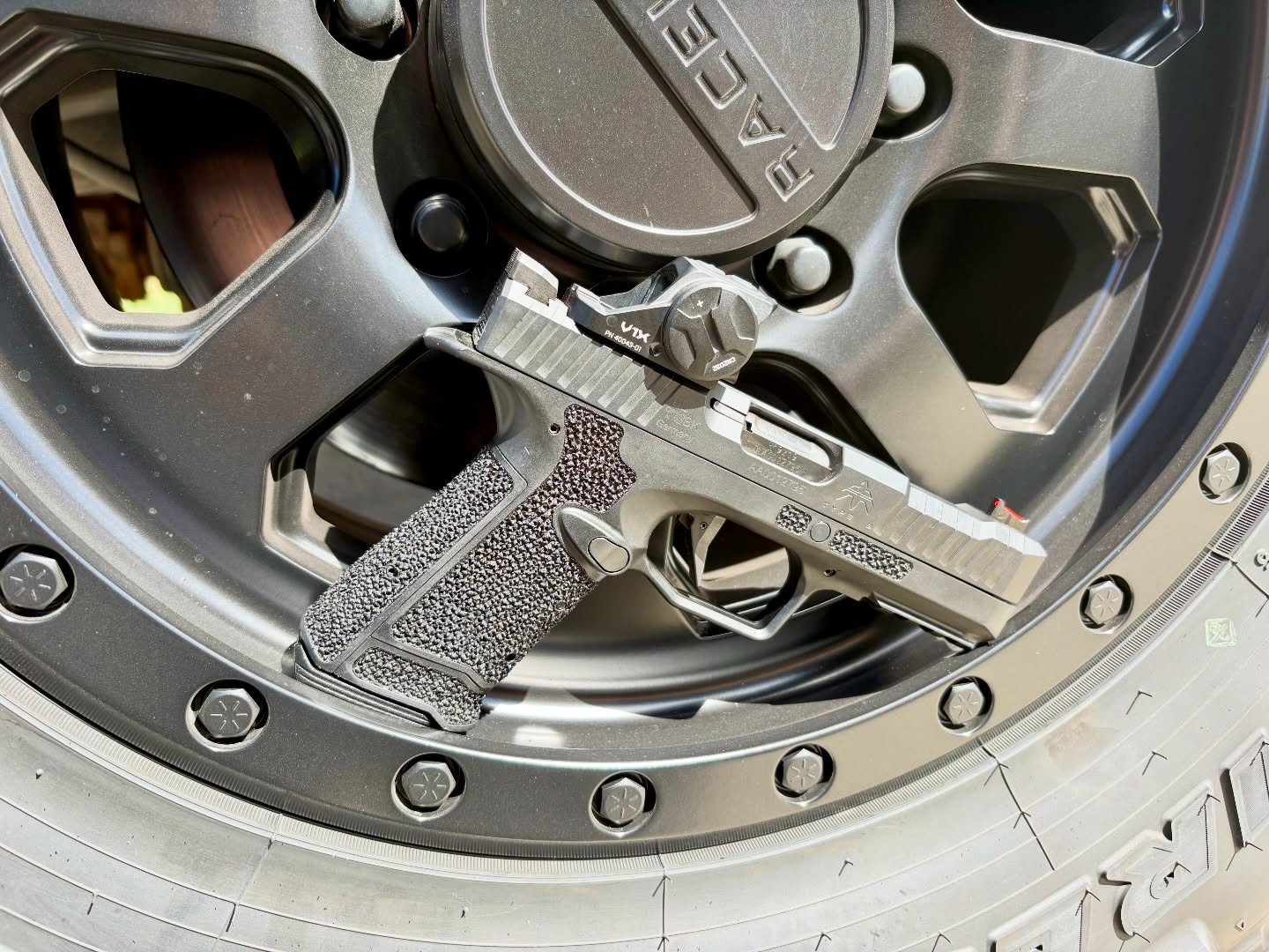 Nice Sunday stipple on this Archon Type B.