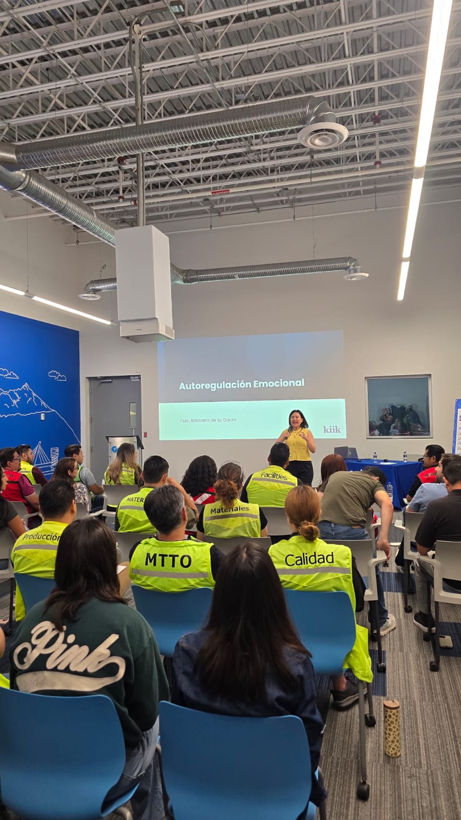 En KIIK Consultores trabajamos con organizaciones que entienden que fortalecer su liderazgo no es un esfuerzo aislado, es una decisión de negocio.
Desde diagnósticos hasta programas diseñados para transformar la manera en la que se lidera, acompañamos a empresas que quieren resultados sostenible.
Porque el verdadero crecimiento organizacional no viene de exigir más. Viene de desarrollar mejor.
#Liderazgo #CulturaOrganizacional