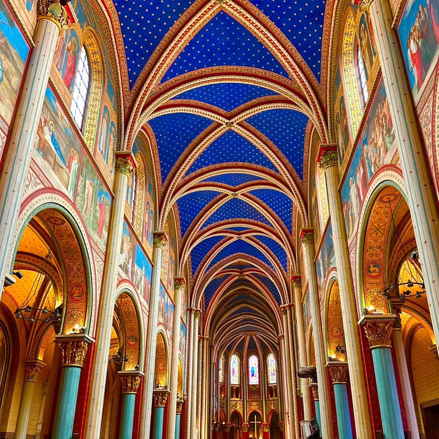 ⭐️🌟⭐️More Paris moments in May 2023.
A visit to Saint-Germain-des-Prés. Note the sky vault of hand painted stars, an exquisite palimpsest of Time. Sanctuary after a wonderful lunch at @lesediteurs_caferestaurant with these two extraordinary women, @amandine_roche @analise.roland The Goddess expresses herself in many forms. 🌟💛💛🌟Grateful for the Gifts and Delight of sacred convening. #Paris #SheofManyForms #PriestessPath #StGermaine