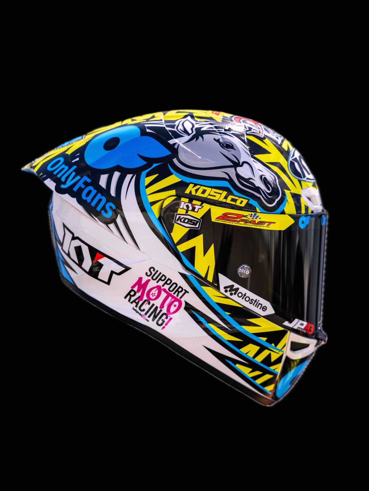 @maldobbs126 2026 lid โก๏ธLook for it on track this weekend at portimao! #lookgoodridefast
Want your own custom helmet? DM us today and get yours rolling! $325 matte or gloss