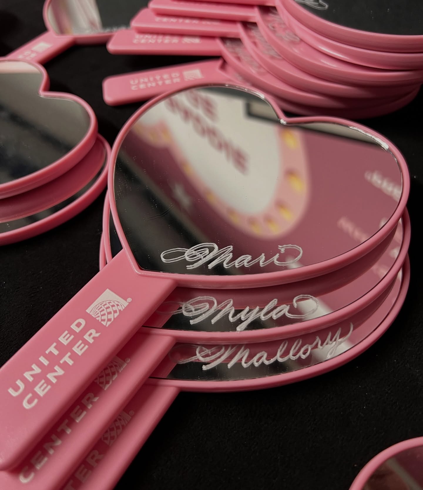 Before Chicago won the @littlemissdrama Pretty & Petty challenge in the arena, @unitedcenter won it backstage. This “Pretty & Petty” activation featured handheld mirrors which were engraved live for the tour crew. Also engraved was a custom mirror for Cardi B, which was part of the head-turning, high glam artist gift created by @thesparklecompanychicago.
Every keepsake has a story. “Pretty & Petty” set the tone and carried from backstage engravings to a standout artist gift that also celebrated Cardi’s new hair care line. That continuity, when every detail speaks the same language, is what makes the experience memorable.
Looking to have personalization at your next event? Let’s work together to design your activation with intention.
#chicagocalligrapher #livecalligraphy #eventcalligraphy #brandactivation #keepsakes