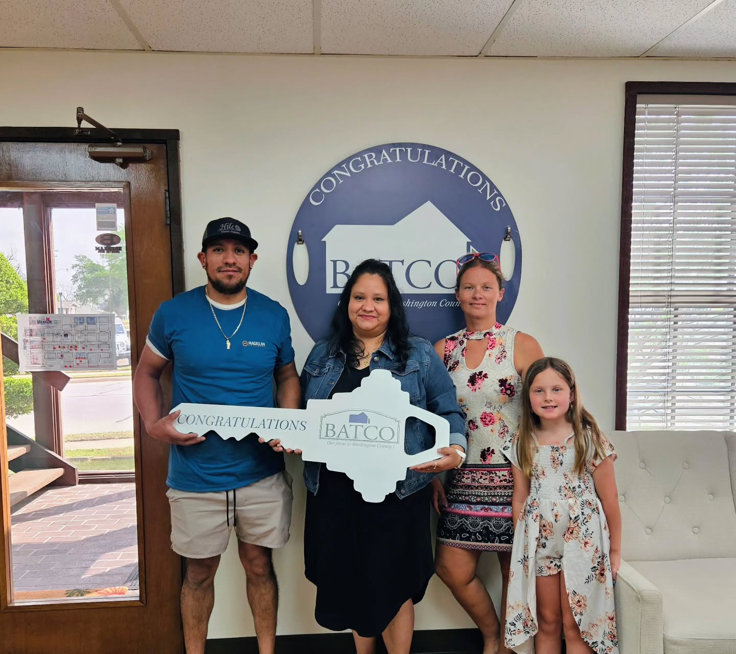 Congratulations to these new homeowners on reaching such an exciting milestone. It was a pleasure being part of your journey to the closing table! 🏡🔑
#ClosingDay #newhomeowners #TitleCompany #BATCO
