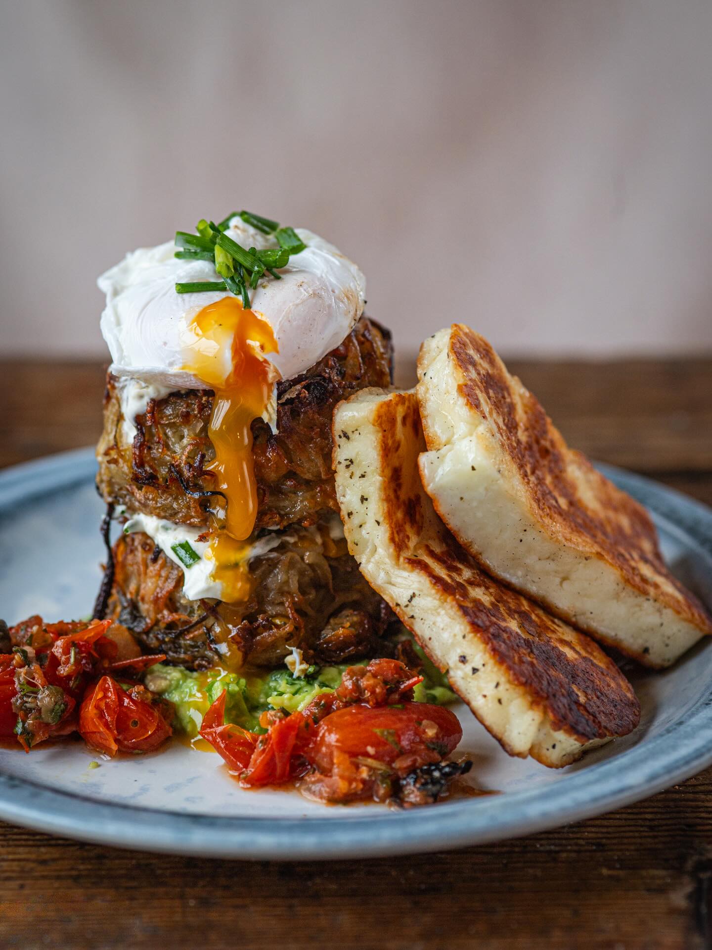 Maddy’s Haystacks
Homemade haystacks topped with avocado, sour cream, fresh homemade salsa & a @southviewenterprise egg 🍳 — served with your choice of halloumi, bacon or a vegan option on the side.
If you’re a regular at Avonfield, chances are you’ve already fallen in love with our Haystacks… and if not, what are you waiting for?
A true menu classic for a reason ✨
Meat, veggie or vegan — always delicious.
Served all day 💫