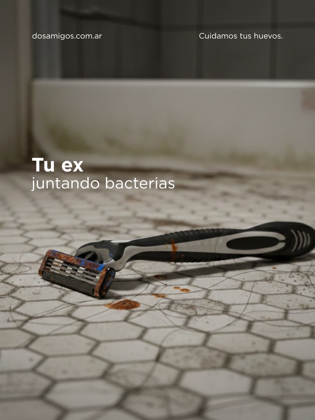 Esto es inaceptable.
Afeitarte, en 2026, con una maquinita tradicional y ENCIMA usarla para todo el cuerpo tendría que ser ilegal.
Tirá a la basura esas máquinas viejas que se llenan de mugre y de bacterias, y también andá olvidándote de comprar cuchillas nuevas que se oxidan al toque.
El futuro de afeitado está con Dos Amigos 😎
• Cuchillas cerámicas que no se oxidan y cuidan tu piel.
• Cuerpo ergonómico que no acumula suciedad.
• 3 cabezales para que no contamines tu propio cuerpo.
Si realmente querés verte bien y no querés ir al dermatólogo a revisarte heridas y granos post afeitado, entonces invertí en Dos Amigos.
Revolucioná el afeitado.
Elegí Dos Amigos.