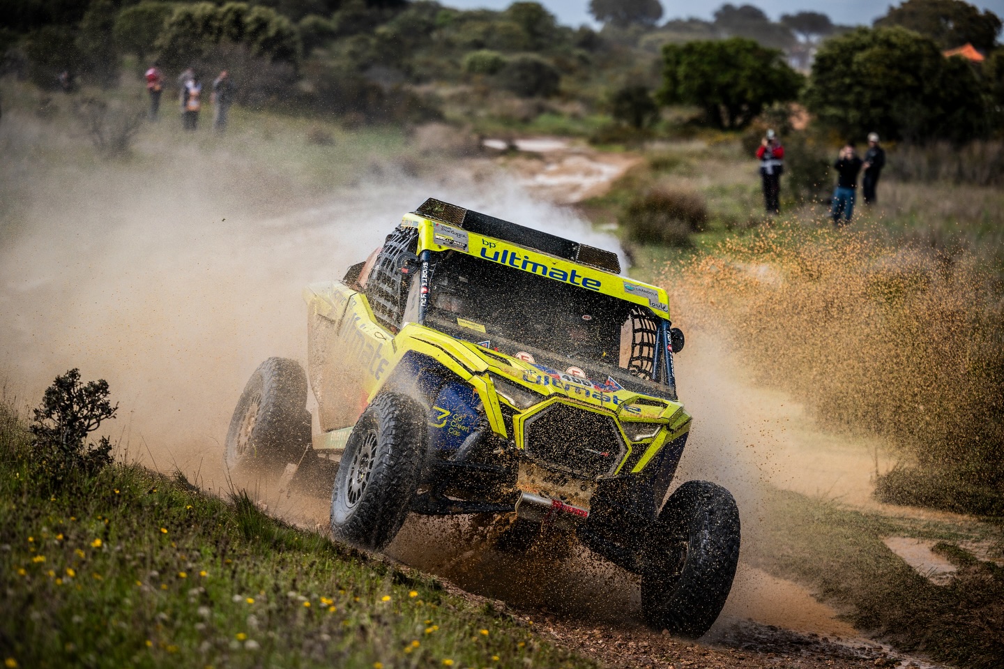 There we go for the last dance of @rallyraidpt.
Stage 4 was a tough one, crew 408 faced alternator issues and had to withdraw from the race while leading the category overall.
JBRacing keep the lead in the category with crew 406 Miguel Barbosa and Joel Lutas who are delivering an incredible performance, showing great consistency and pace throughout the race.
Stage 4 🏆
406 P3
414 P16
408 DNF
#JBRacing #JBFactory #FIA #W2RC #SSV