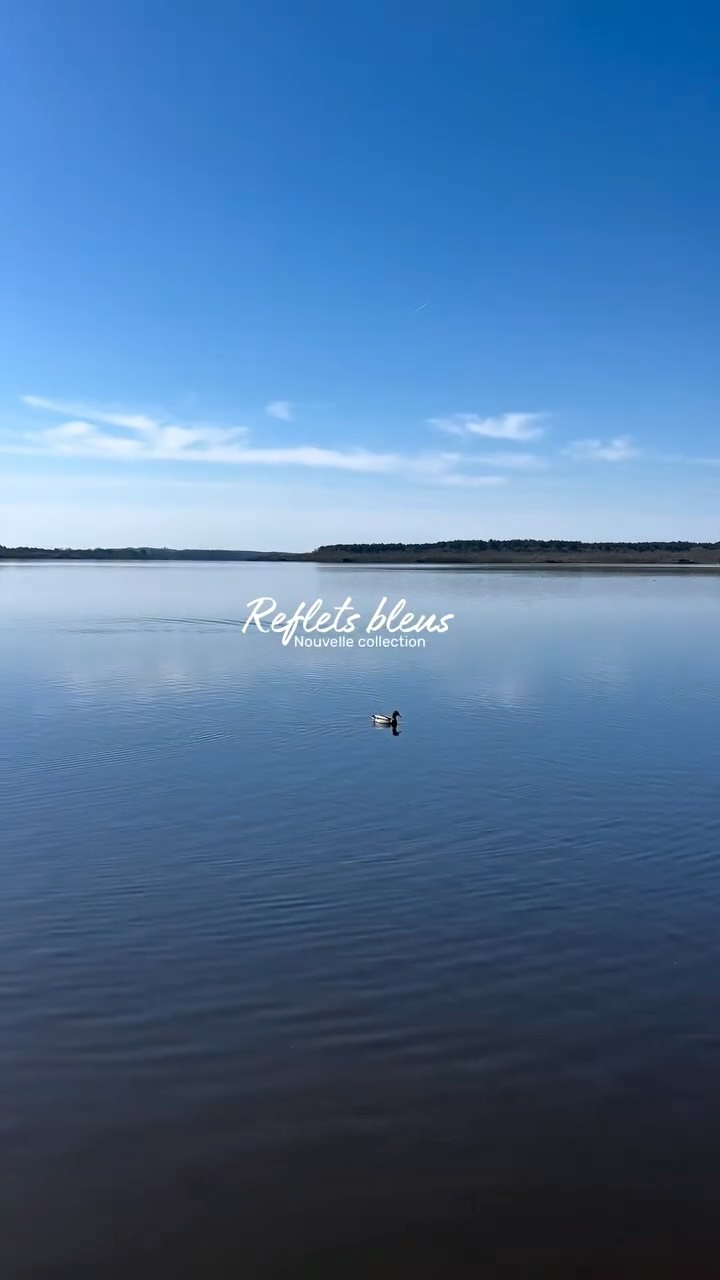 - REFLETS BLEUS -
Une collection pensée comme un rayon de soleil qui danse sur l’océan.
Maintenant disponible sur le site ! 🩵💙