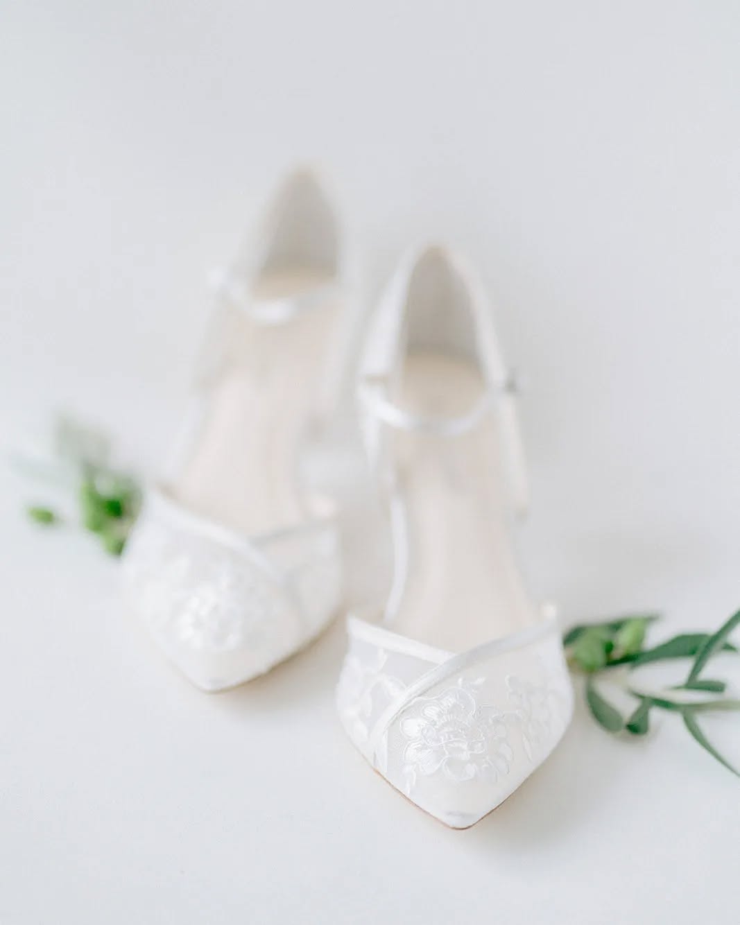 Pendant une demi seconde, je me suis demandée si je connaissais une jolie citation qui parlerait de l'Italie pour illustrer ce post. Mon cerveau malade m'a (encore) bolossée et j'ai la chanson de La Belle et le Clochard dans la tête depuis dix minutes (avec l'accent évidemment sinon c'est pas drôle). "Oh nouit belleuh nouit souzunh cièèèl d'Italie" franchement jpp.
Merci à @sarahstefaniofficial qui m'a fait vivre cette belle escapade italienne et manger beaucoup (trop de) de fromage.
___
#destinationweddingitaly
#destinationweddingfrance
#fineartweddingphotography
#fineartweddingphotographer
#destinationwedding
#luxurywedding