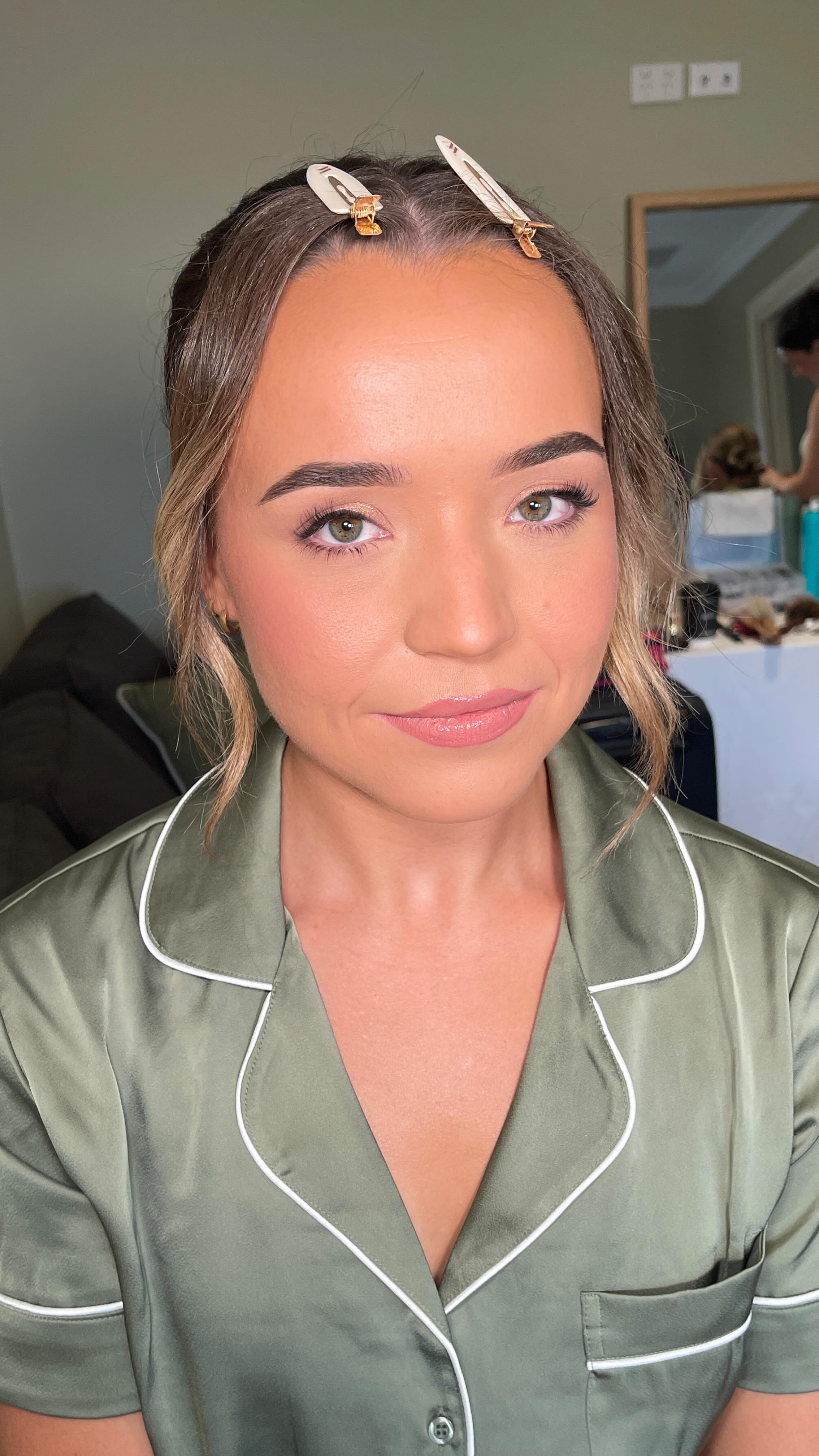 Bridesmaid reveal ✨
It was so nice to do @gracehibbersonn makeup again 💖
#bridesmaid #bridesmaidmakeup #makeupreveal #weddingmakeup #canberraweddings