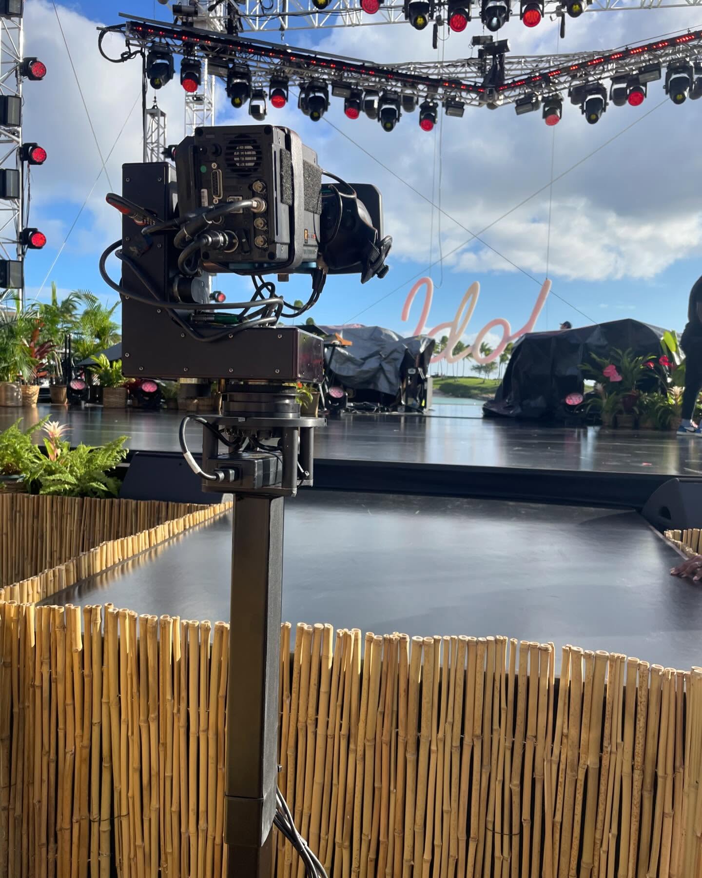 The Mini Tower is back by popular demand! Working all 22 seasons on Idol always a good time and great crew. Mahalo.
.
Check out our new website where you can find this same setup rental at www.fluidpicturesinc.com. Link in Bio.
.
.
.
.
.
.
#americanidol #aulanidisneyresort #tvproduction #talonremotehead #towercam #koolinabeach #abctv #fluidpicturesinc #americanidolseason22