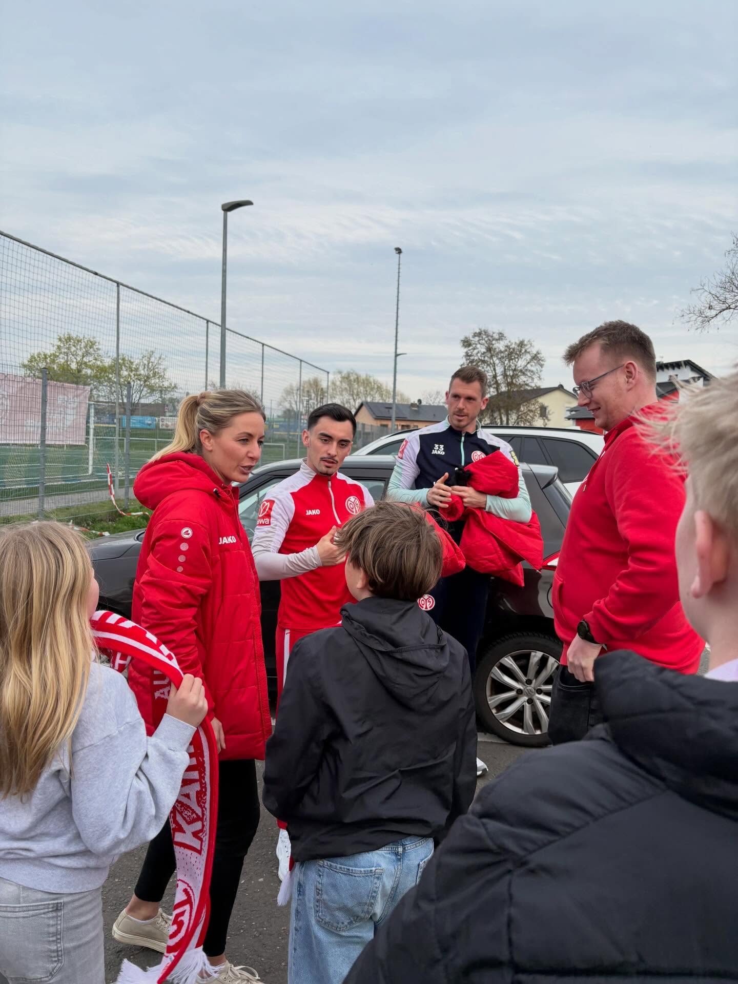 Herzlich willkommen Paul ❤️🤍
Wir freuen uns so, dass du da bist 💙🤍
#mainz05 #dienheim #sportfreunde #meineheimatmeinverein