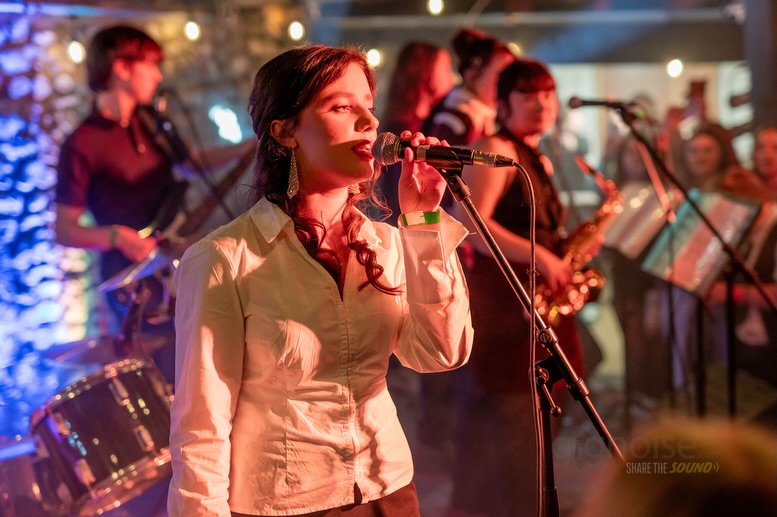 “The Grapevine” win 2nd place at the Thurles heat of the new Tipperary Battle of the Bands on Sunday March 22nd. Competing against 7 other bands, they performed three classic tunes including “Money” by Barrett Strong, “Say a Little Prayer” by Aretha Franklin and “Do You Love Me” by the Contours. The staff here at St Angela’s Academy are very proud of their students Aoibhín (voice) Katelyn (Sax) Ellie (Trumpet) Maria (Clarinet) Michael (piano) Aine (guitar) John-Joe (Bass) and Bibi (drums). The Tipperary battle of the bands is organised by @stephenmcgrathbass and will have its final at Hickey’s bar, Thurles on May 10th. Looking forward to seeing you all there. 🎷🎺🎤🎙️
Photography by Kieran Woodlock of @gignoise