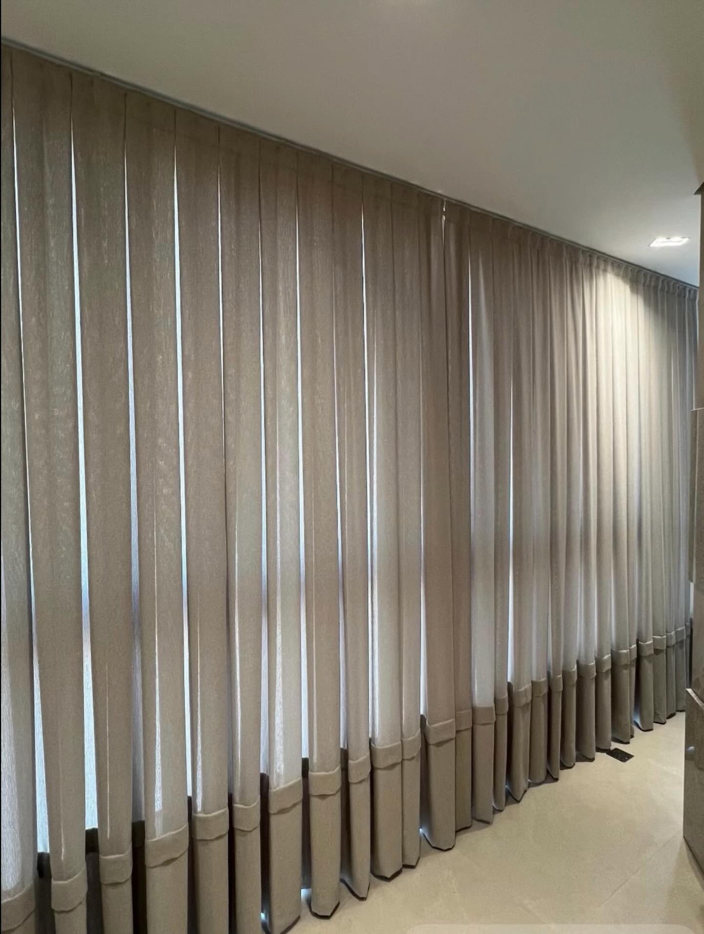 Cortina com barra especial de deblum 🤍