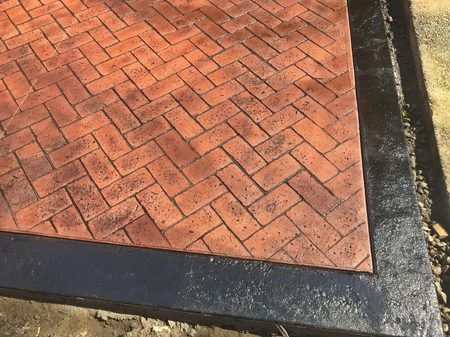 Stamped herringbone with a sleek border! Make any project stand out with these clean lines 🔥
#stampconcrete #dsmhomes #iowaconcrete