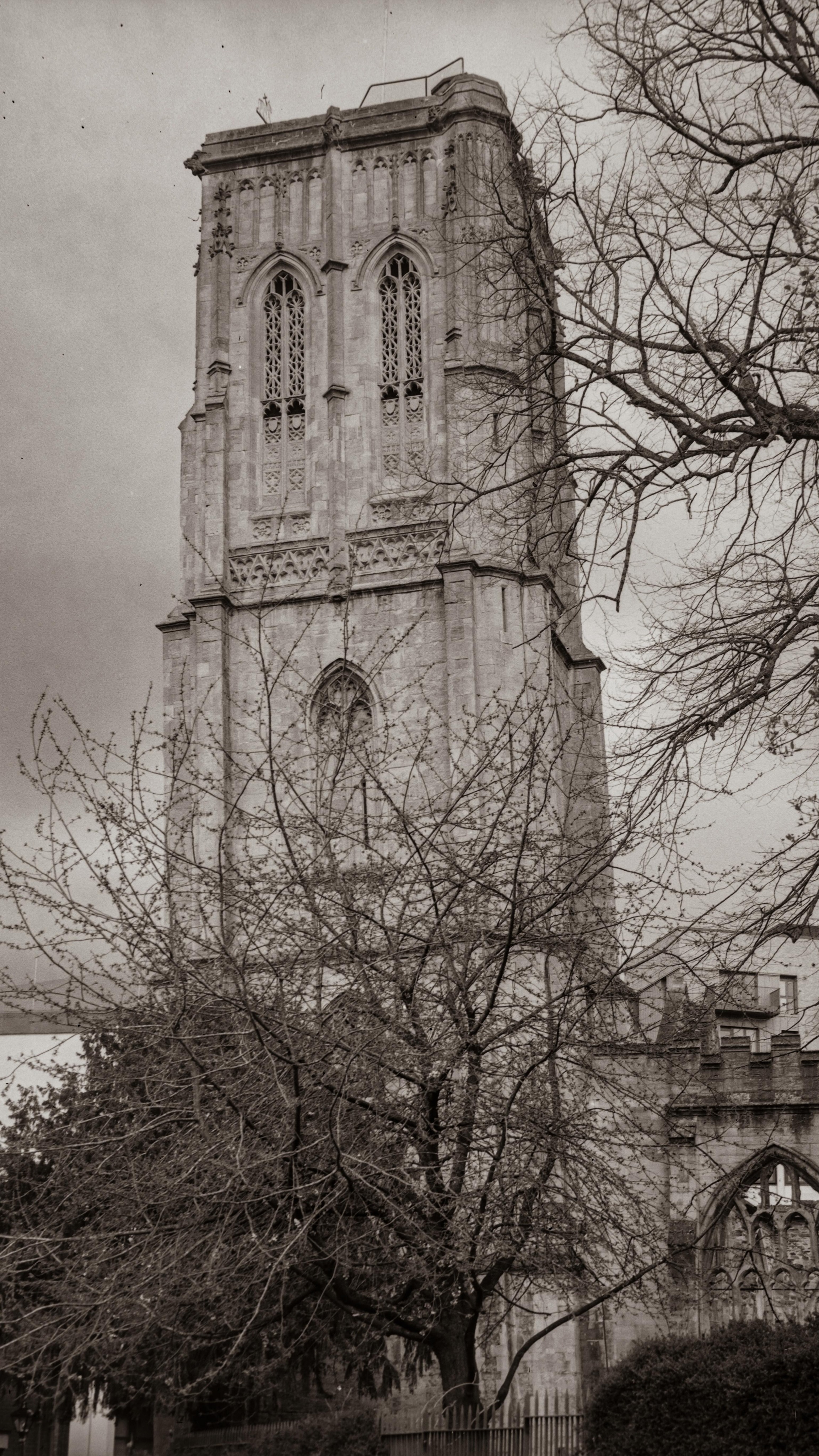 Return to Bristol to test the 1910 Thornton Pickard Folding Pocket camera with its unusual roll film back. Tested with Ilford FP4 iso235 and worked perfectly. #analoguephotography #blackandwhite #vintagecamera #bristolphotographer