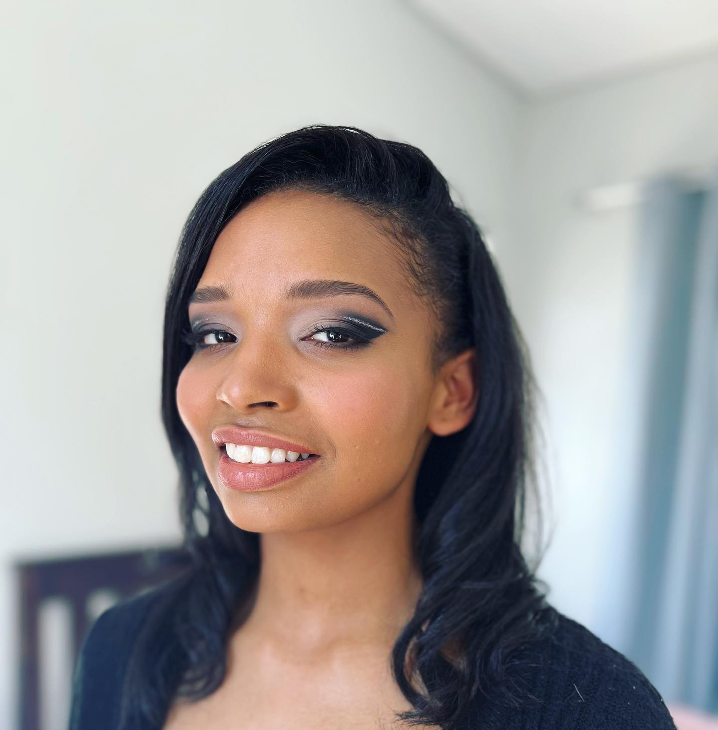 🌟✨ Gorgeous Angelique went to a matric dance last week. I think she looked amazing! #beforeandafter #MatricDanceGlam #SwoonMakeupMagic #BookNow #capetownsouthafrica #bridalmakeup #matricdancemakeup #makeupartistsouthafrica