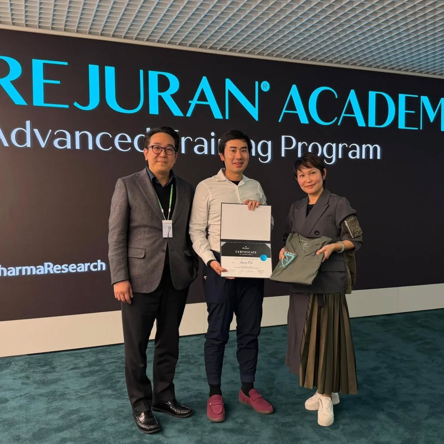 We are proud to congratulate Dr. Jason on his recognition as a Rejuran Certified Injector. 👨🏻⚕️
Earlier this month, Dr. Jason completed the Rejuran Academy Advanced Program alongside a distinguished group of fellow injectors. This achievement reflects his continued commitment to advancing his expertise and delivering the highest standard of care to his patients.