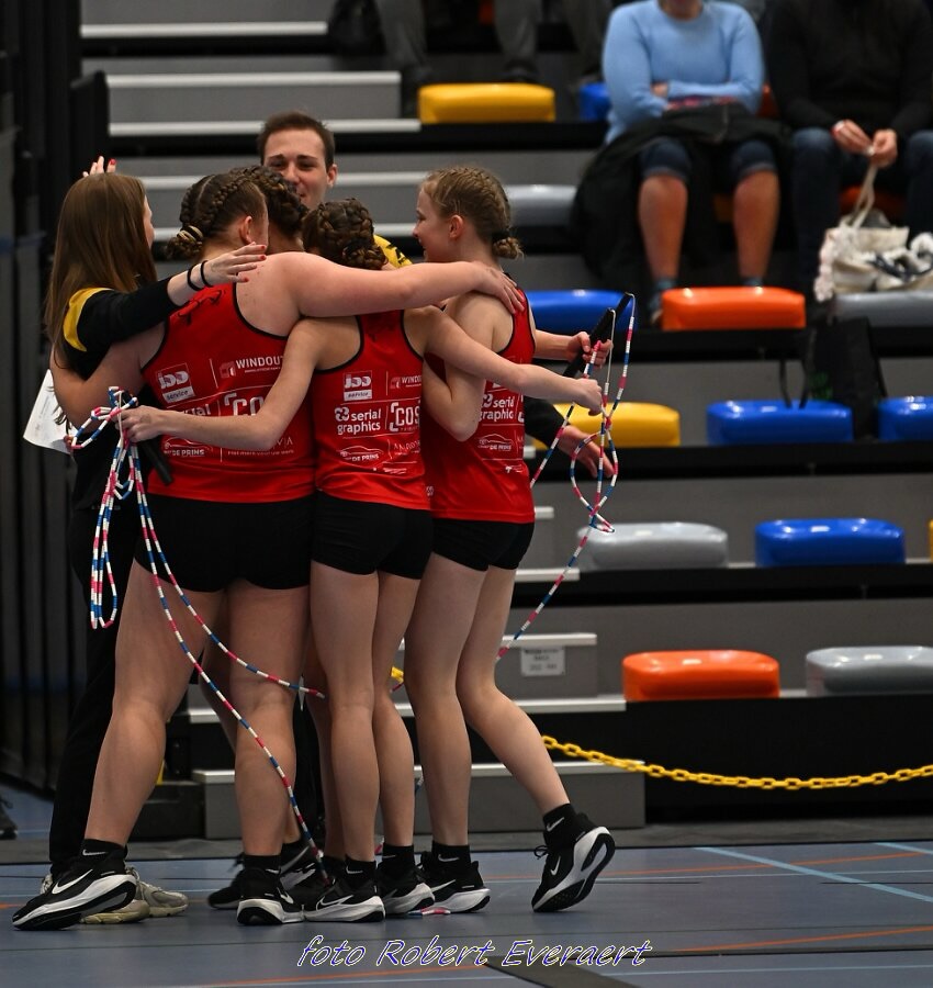 De beloften behaalden afgelopen weekend maar liefst 7️⃣ EK selecties 🇳🇴 en 1️⃣4️⃣ BK selecties 🇧🇪
Beloften meisjes
🇳🇴🇧🇪 SR speed relay: Julie, Emma, Ella, Sara
🇳🇴🇧🇪 Dubbels: Emma, Alessia + Julie, Mila
🇳🇴🇧🇪 SR2: Emma, Janne
🇳🇴🇧🇪 SR4: Sara, Janne, Emma, Margaux
🇧🇪 DD speed relay: Sara, Janne, Margaux, Mila
🇧🇪 DD speed sprint: Sara, Margaux, Janne + Emma, Mila, Alessia
🇧🇪 DD4: Milly, Céleste, Laura, Milly + Amélie, Ella, Florien, Julie
Beloften mixed
🇳🇴🇧🇪 SR2: Boris, Sara
🇳🇴🇧🇪 SR4: Boris, Céleste, Laura, Nienke
🇧🇪 Dubbels: Sara, Boris
🇧🇪 DD speed sprint: Céleste, Laura, Boris
#jumprope #ropeskipping #cosropeskippers