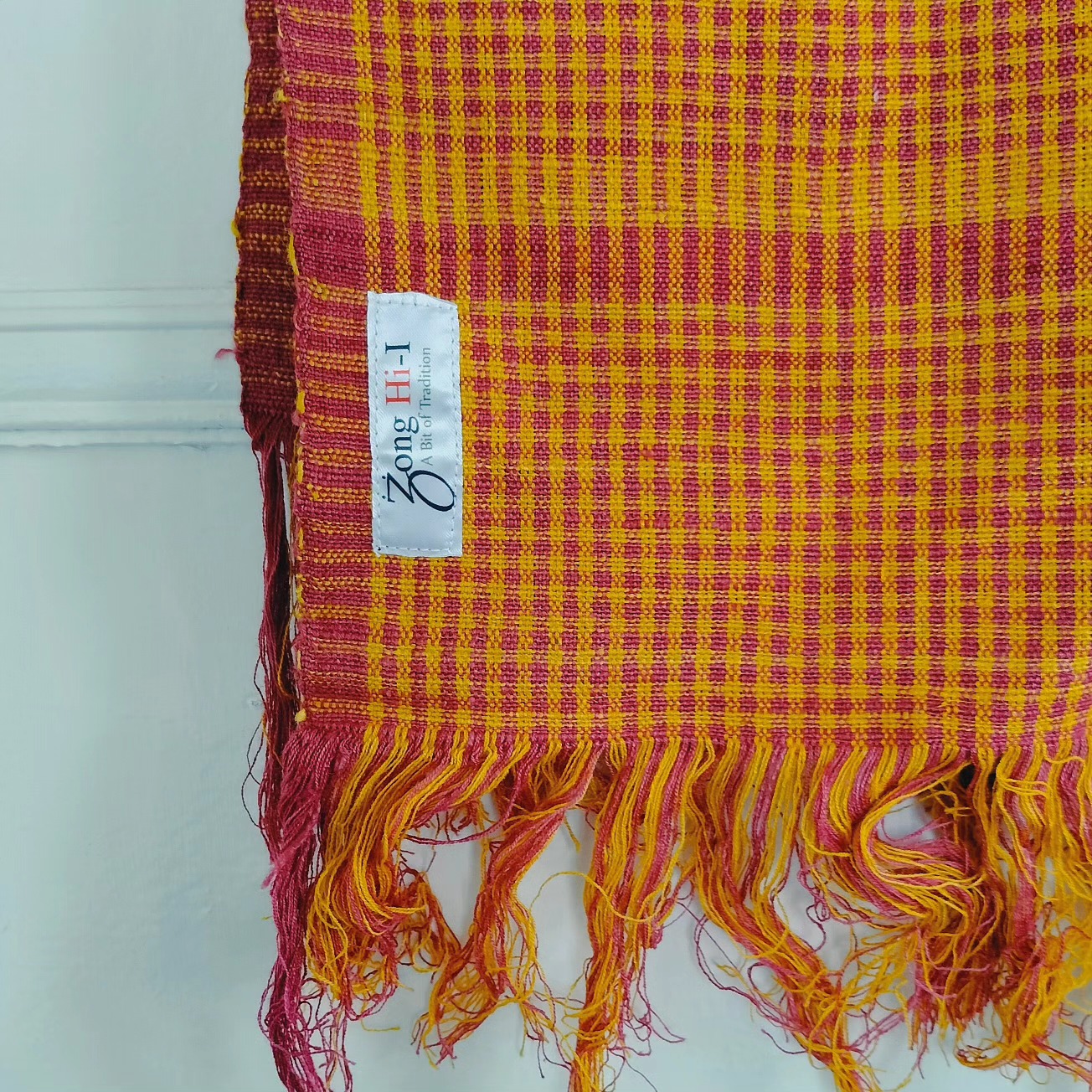 Still relishing the vibrancy and feel of this @zong_hi_i eri silk textile. Thank you again to one of our first collaborators for this piece of craft sent to us from Ri Bhoi. Something about fabric fresh off the loom that makes it all the more special.
Combining textile, a soft material with a hard material was an interesting endeavour.
and surely not our last.
#natural #sustainabledesign #erisilk #textile #ministryoftextiles #productdesign #crafts #meghalaya #contemporarycraft #culture #community