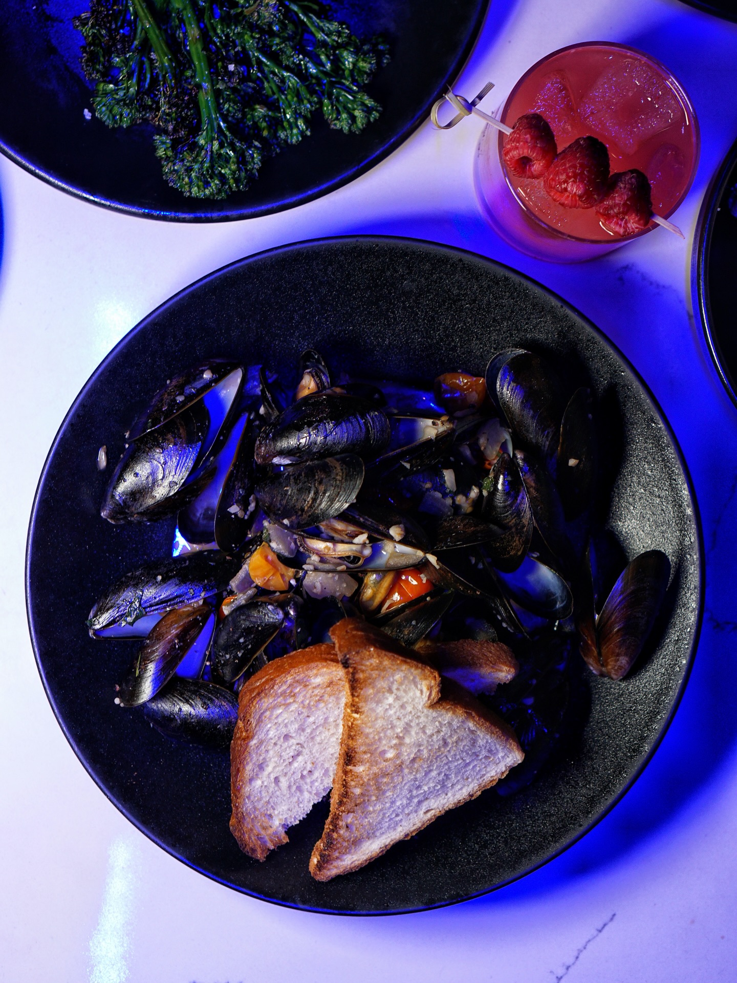 Happy Monday, Baltimore. If you needed a reason to step out tonight this is it, our mussels are loaded with bold flavor from white wine, garlic, tomato, and finished with that signature lemon butter beurre blanc, so grab a table and let’s turn your Monday into something memorable.