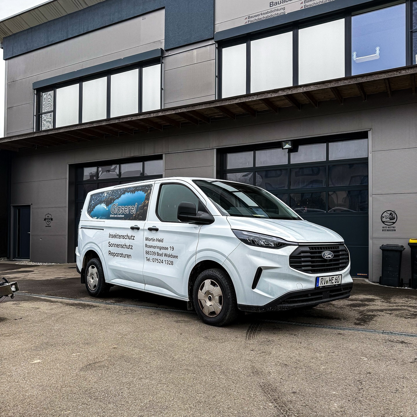 Fahrzeugbeschriftung Inkl. Design und Digitaldruck für Glaserei Held aus @stadt_bad_waldsee 😊
.
.
.
#pawrapping #carwrapping #wrapping #wrapped #glaserei #fensterbauer #foliert #folierung #fensterbau #baustelle #ford #transit #fordtransit #werbetechnik #beschriftung #beschriftungen #fahrzeugbeschriftung #firmenbeschriftung #firmenbranding #firmenwerbung #badwaldsee #stadtsee #ravensburg #biberach #weingarten #fahrzeugbeklebung #badwaldseestadtsee