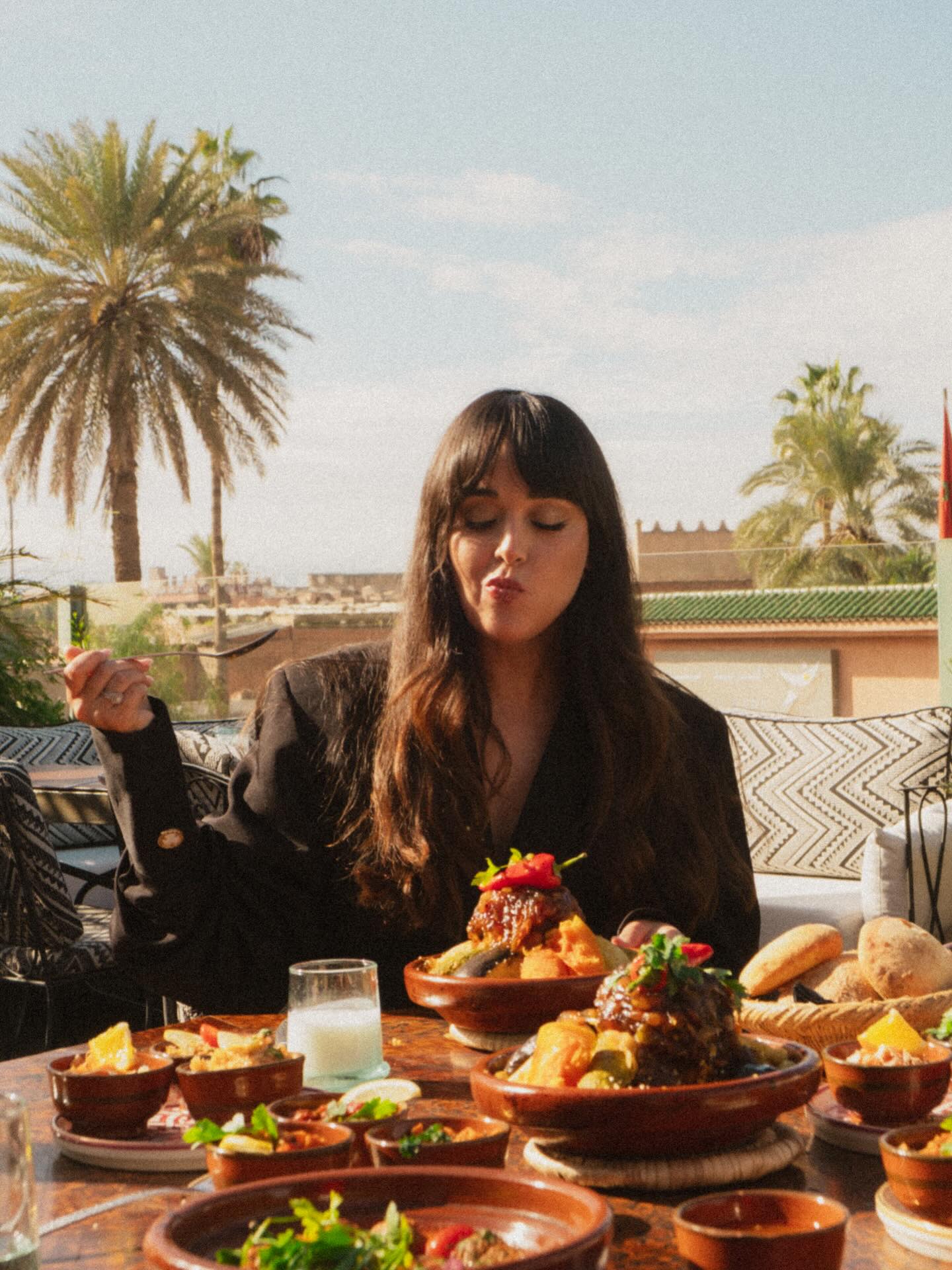 Spring is back, and the long Moroccan lunch is callin☀️
There is something truly magical about that first bite of Friday couscous.
In Morocco, we say that couscous represents the blessing of togetherness, a ritual that feeds the soul as much as the body.
As the sun warms up the museum gardens, the call for a long, slow lunch becomes irresistible.
Join us for a taste of tradition!
📷 @frdburger @cnaila