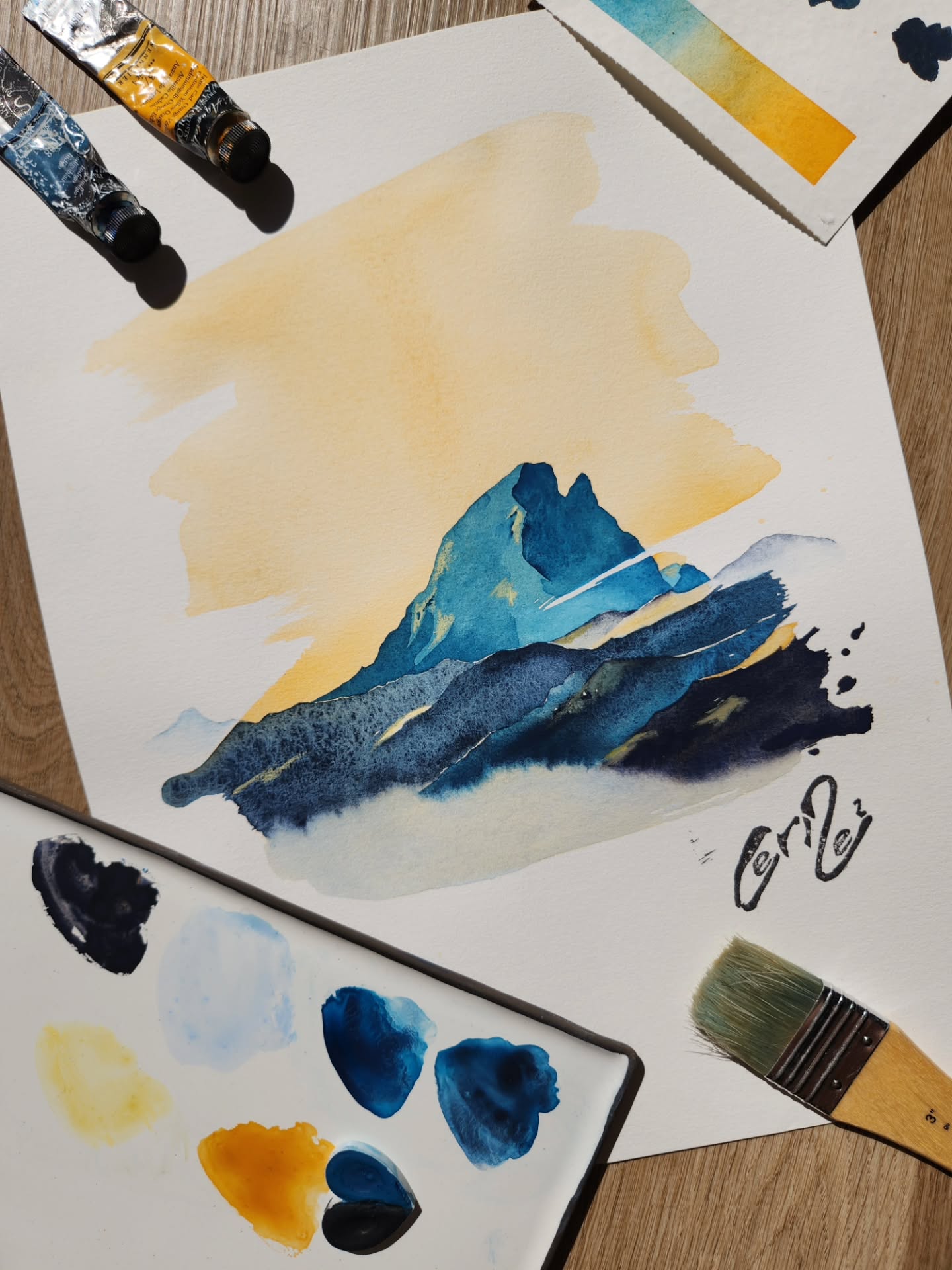 💛 Couleurs 💙
On dit souvent que l'aquarelle est une histoire de transparence, je suis dans l'équipe de ceux qui pensent que votre palette de couleurs doit refléter qui vous êtes. Avant même votre technique... je suis pour les couleurs très pigmentées, presque opaque. Chacun ses goûts... je finirais par faire de la gouache (non je rigole 😏).
Après tout, personne ne voit les couleurs de la même façon 😉 vous aimez cette palette ? Je l'utilise depuis un moment pour de nombreux sujets... et elle fonctionne.
Je suis en phase de recherches pour un tableau. Oui, oui avec une toile et un cadre. Car je prépare une belle exposition sur les couleurs de nos Pyrénées... je vous en dirais plus dans quelques mois.
Bon forcément, c'est JP qui s'y colle et qui sert encore de modèle. Cette nuit, j'ai rêvé qu'on nous le volait 🤯
Et vous ? Quelle est votre combinaison favorie ?
#fragmentsduregard #unlieuunepage
#carnetdevoyage
©️ Les pages de mes carnets sont mon outil de travail artistique. Je les partage ici comme source d’inspiration, tout en veillant à préserver leur caractère unique.
Si tu souhaites apprendre à créer les tiennes, je propose également des guides et des ateliers.
