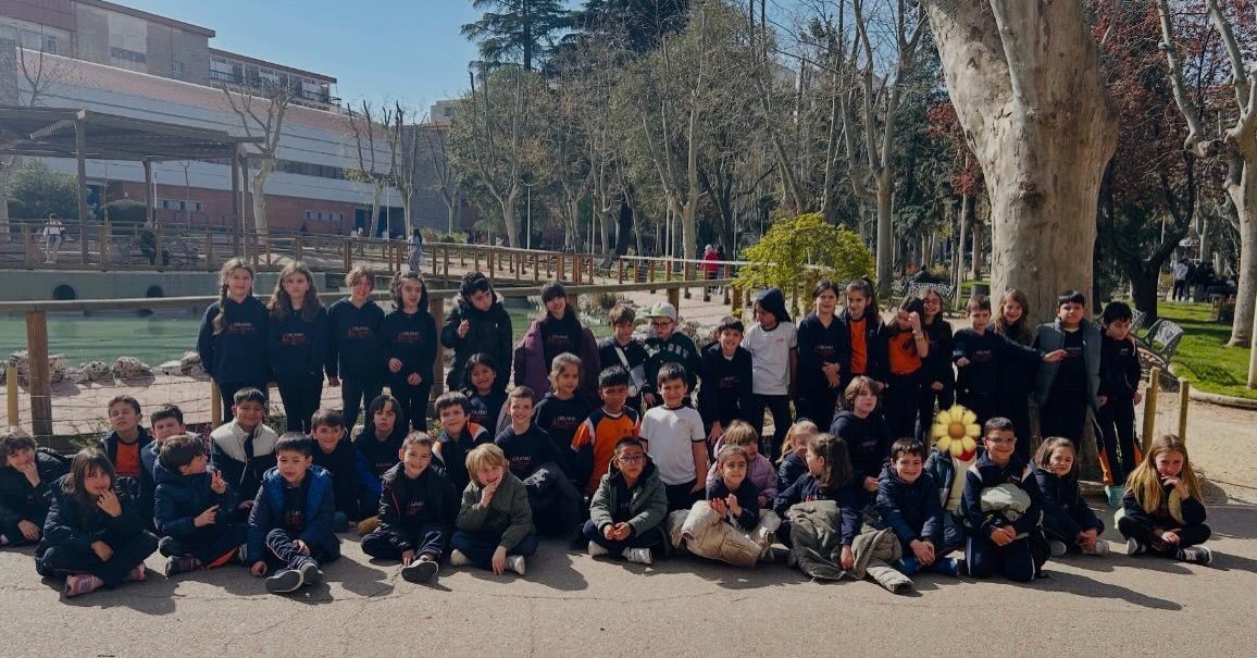Hoy los alumnos de 1º,2º y 3º de Primaria del Colegio Antonio Machado han disfrutado del espectáculo interactivo “El Clan familiar del Funk”, gracias a @ciudadsaberes. Música, coreografías y bailes donde los peques de nuestro colegio lo han pasado genial. #salamanca #yosoydelmachado