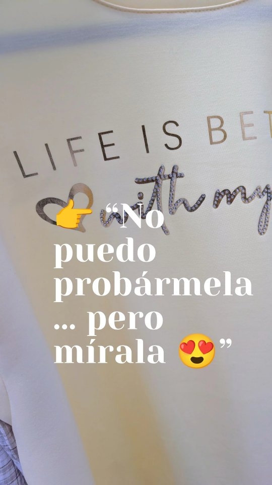 No puedo probármela ahora pero estoy OBSESIONADA 😍
Los detalles, las mangas, el rollo… 🔥
¿Cuál te gusta más? 👀
#outfitideas #sudaderas #mujeresreales #auracoleccioncurvy #modacurvy